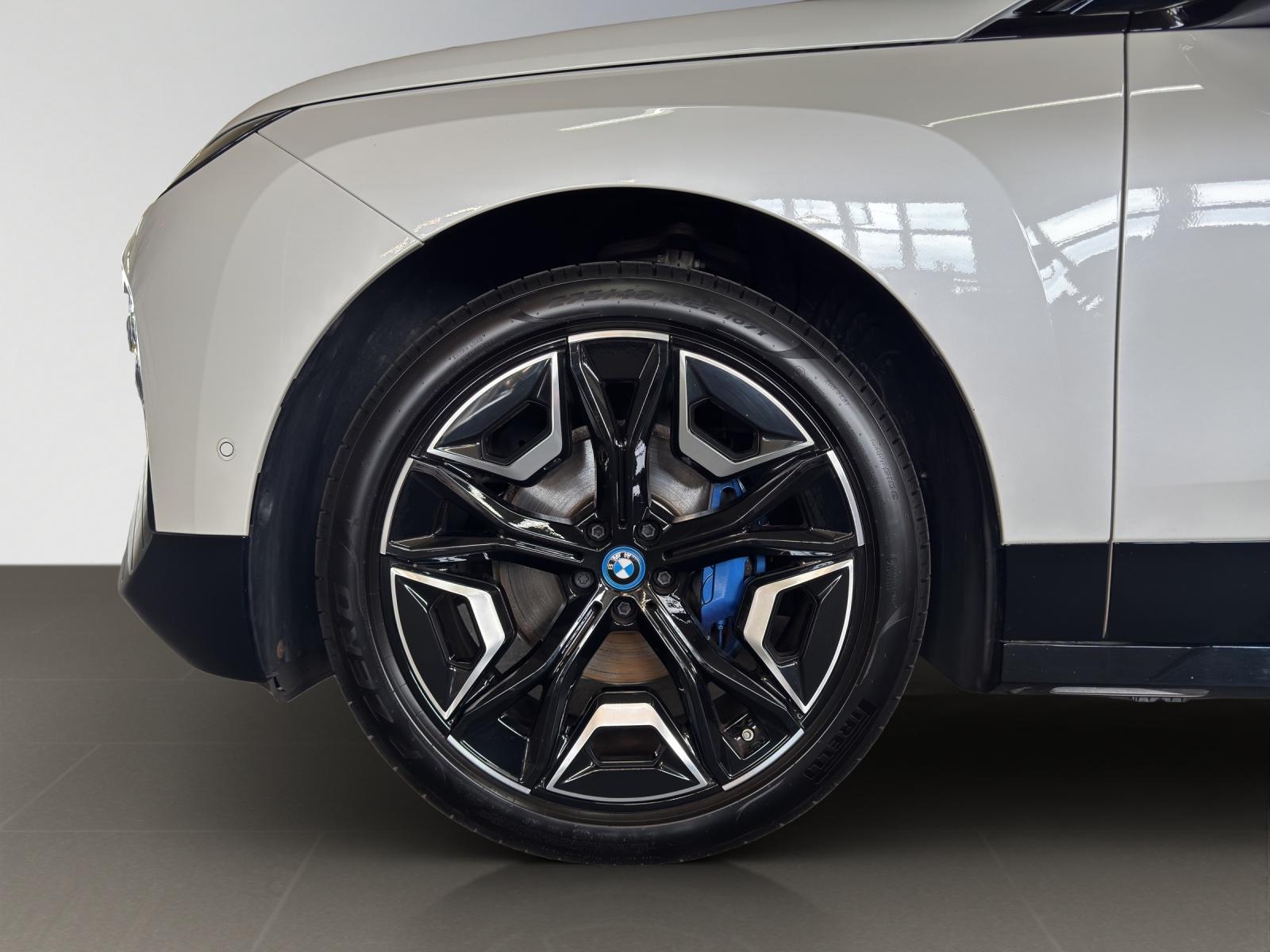 BMW iX xDrive50-image-4