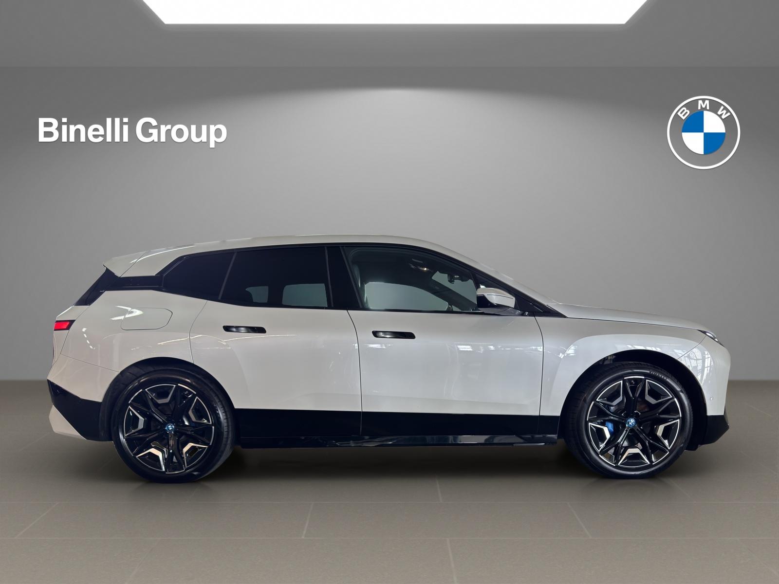 BMW iX xDrive50-image-19