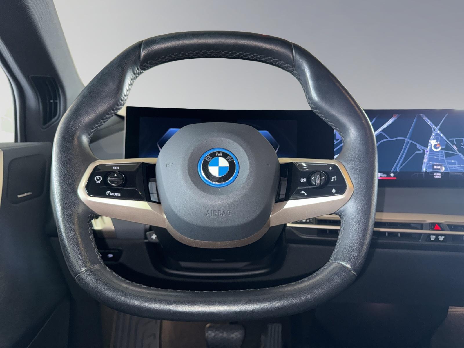 BMW iX xDrive50-image-11