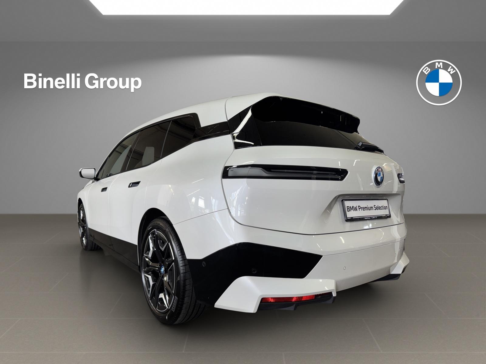 BMW iX xDrive50-image-14