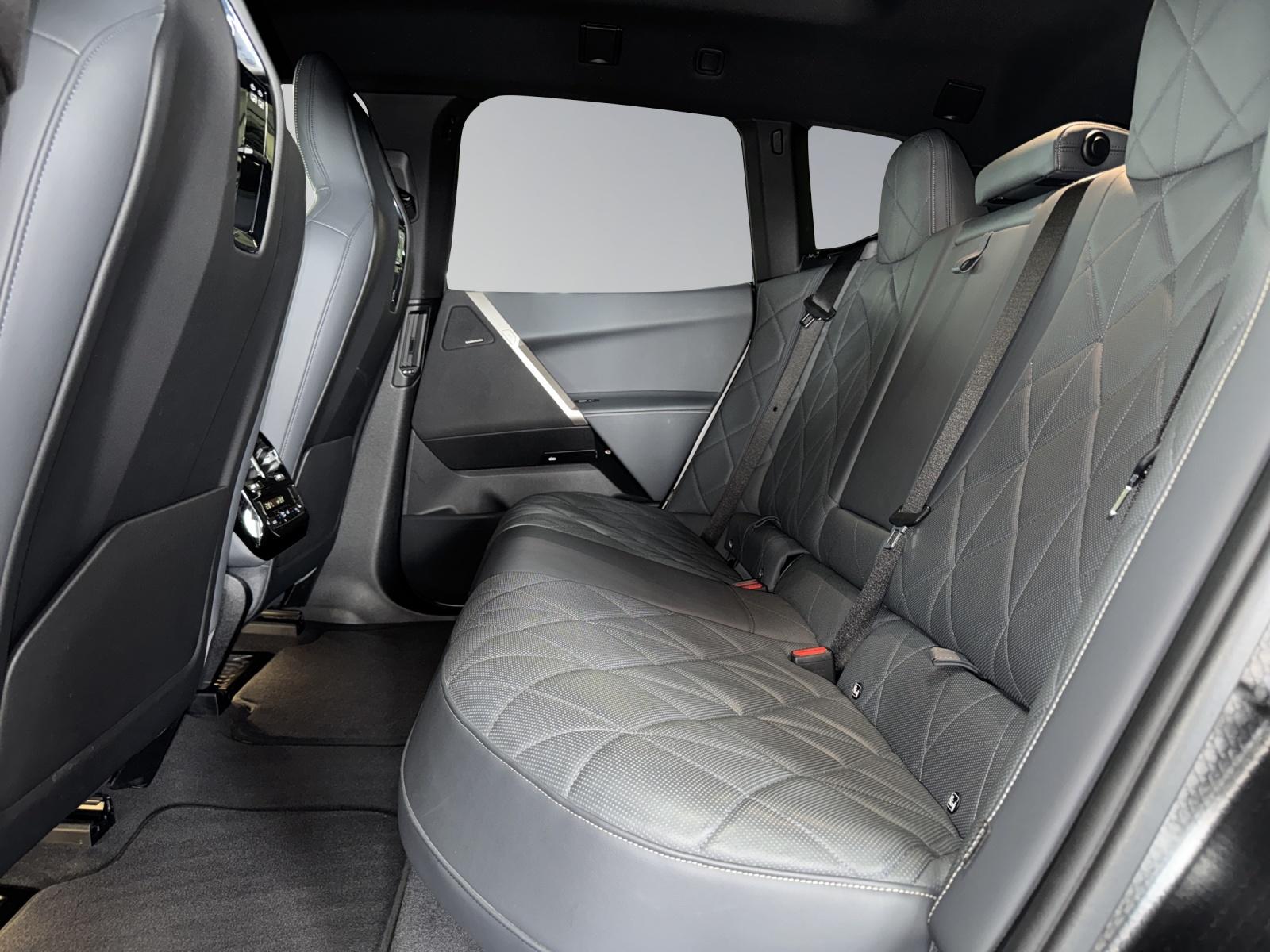BMW iX xDrive50-image-9