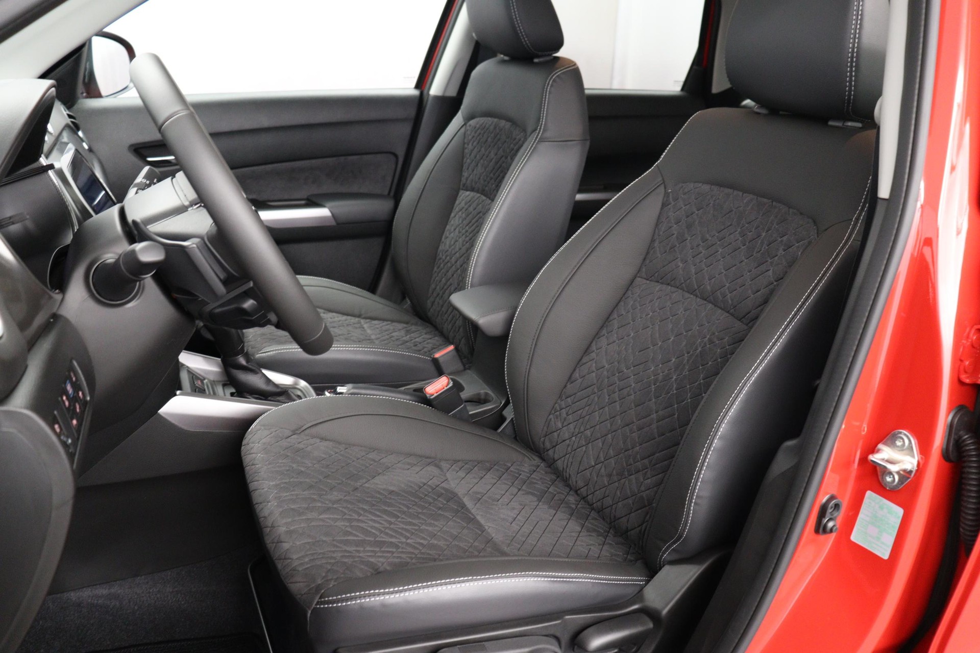 SUZUKI Vitara 1.5 Compact Top Hybrid 4x4-image-3