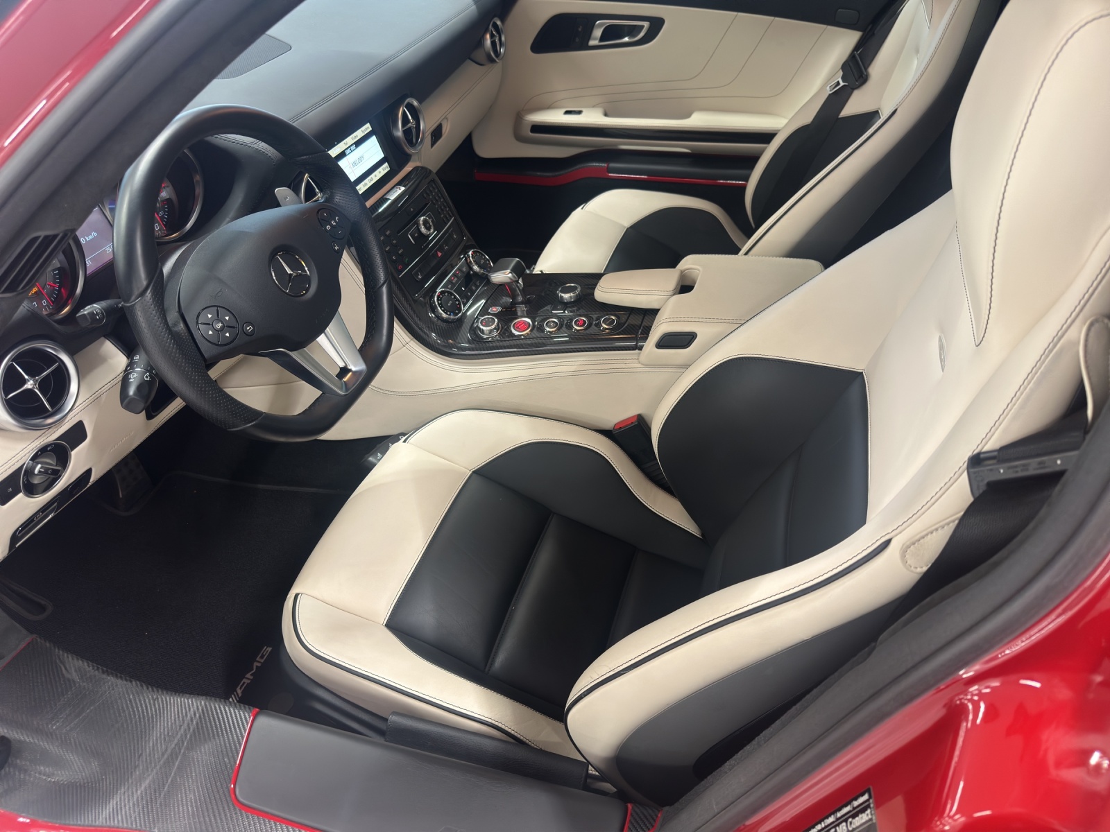 MERCEDES-BENZ SLS 63 AMG Speedshift-image-7