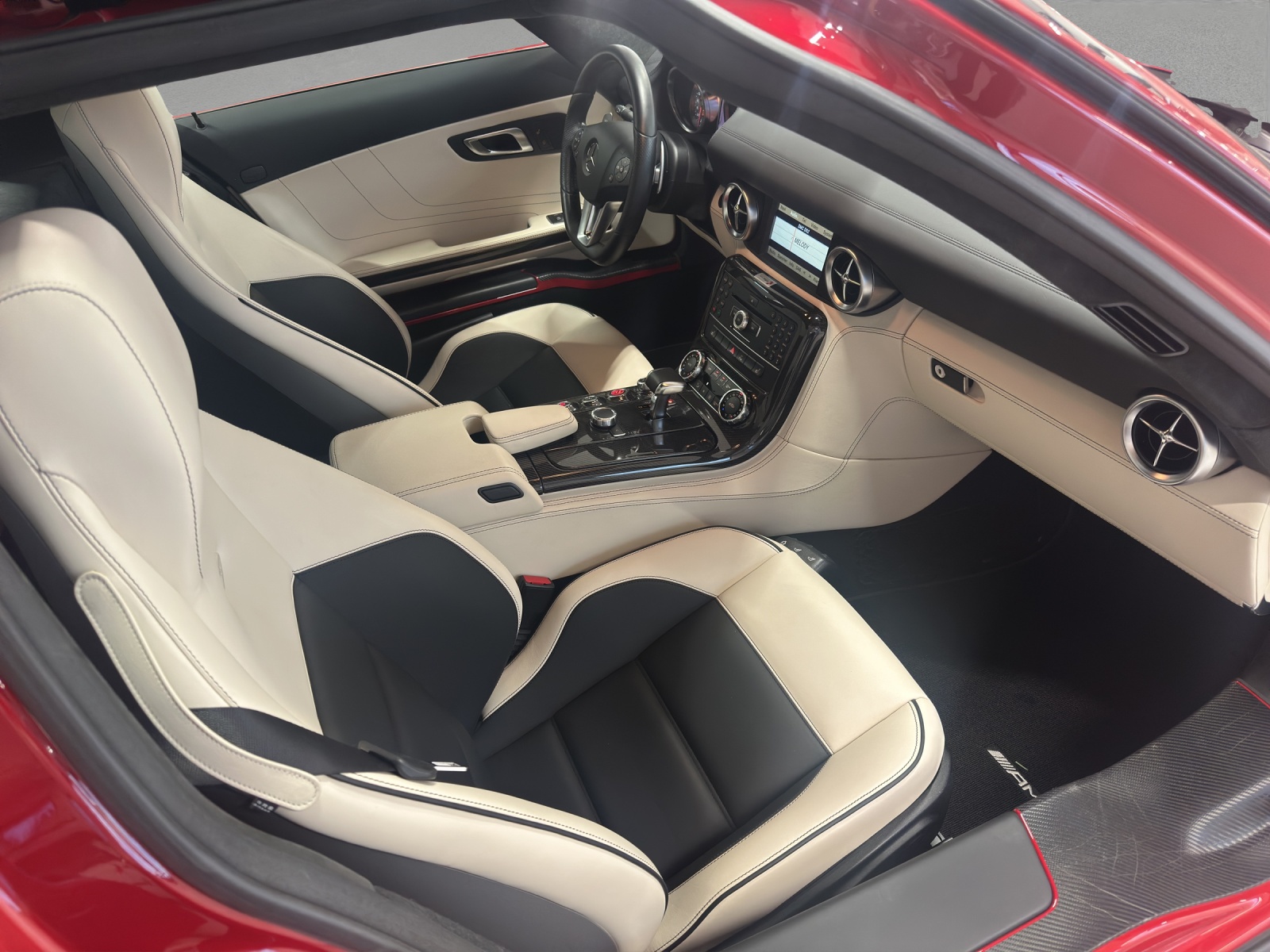 MERCEDES-BENZ SLS 63 AMG Speedshift-image-8