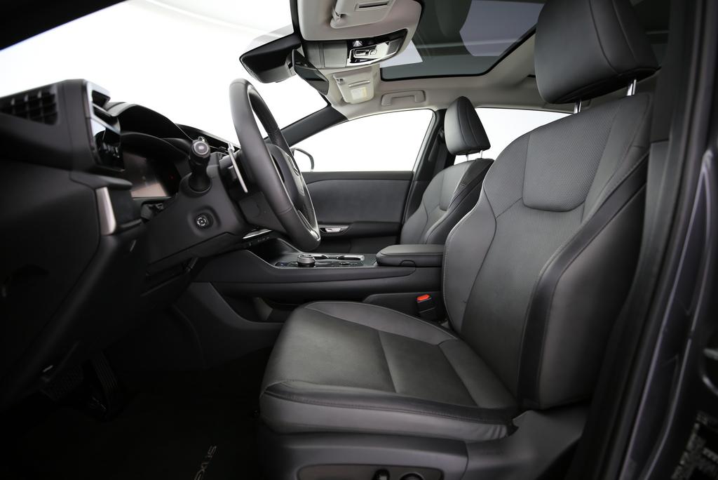 LEXUS RZ 450e Comfort-image-3