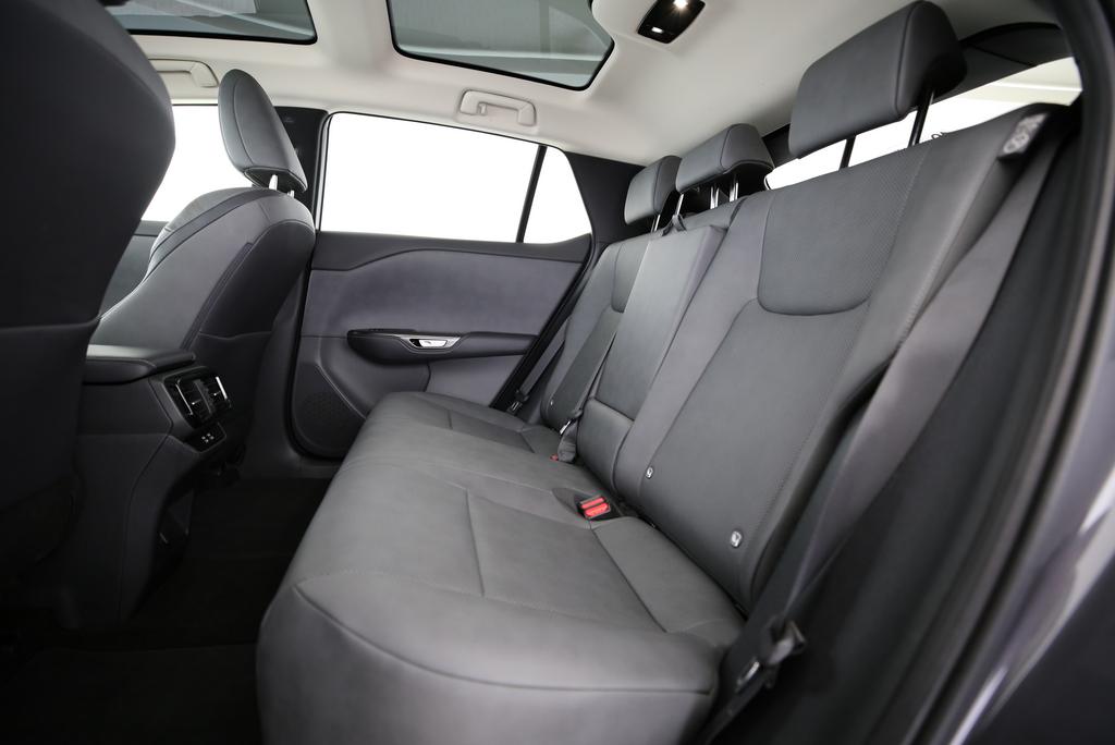 LEXUS RZ 450e Comfort-image-8