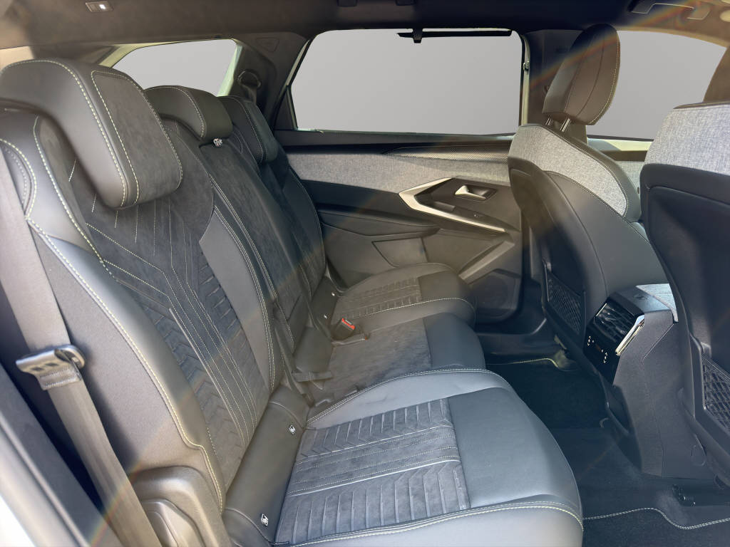 PEUGEOT 5008 1.2 Hybrid GT Exclusive-image-6