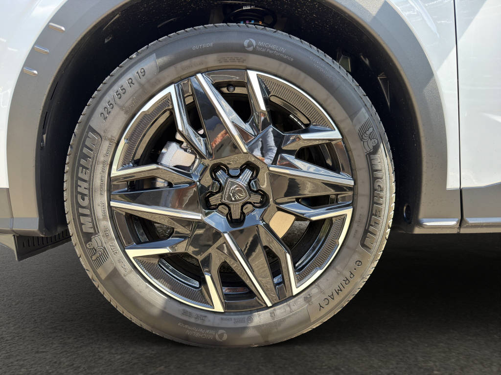 PEUGEOT 5008 1.2 Hybrid GT Exclusive-image-4