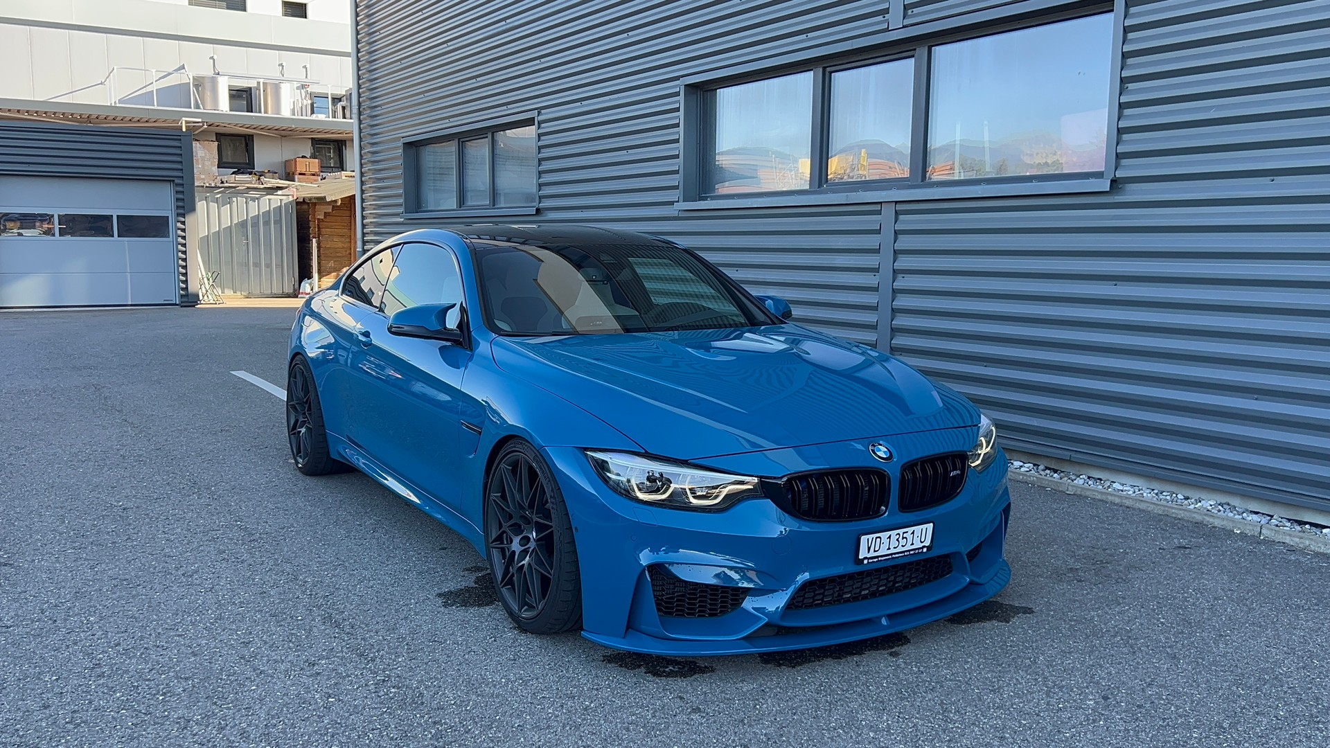 BMW M4 Coupé HERITAGE Limited Edition DKG-image-0