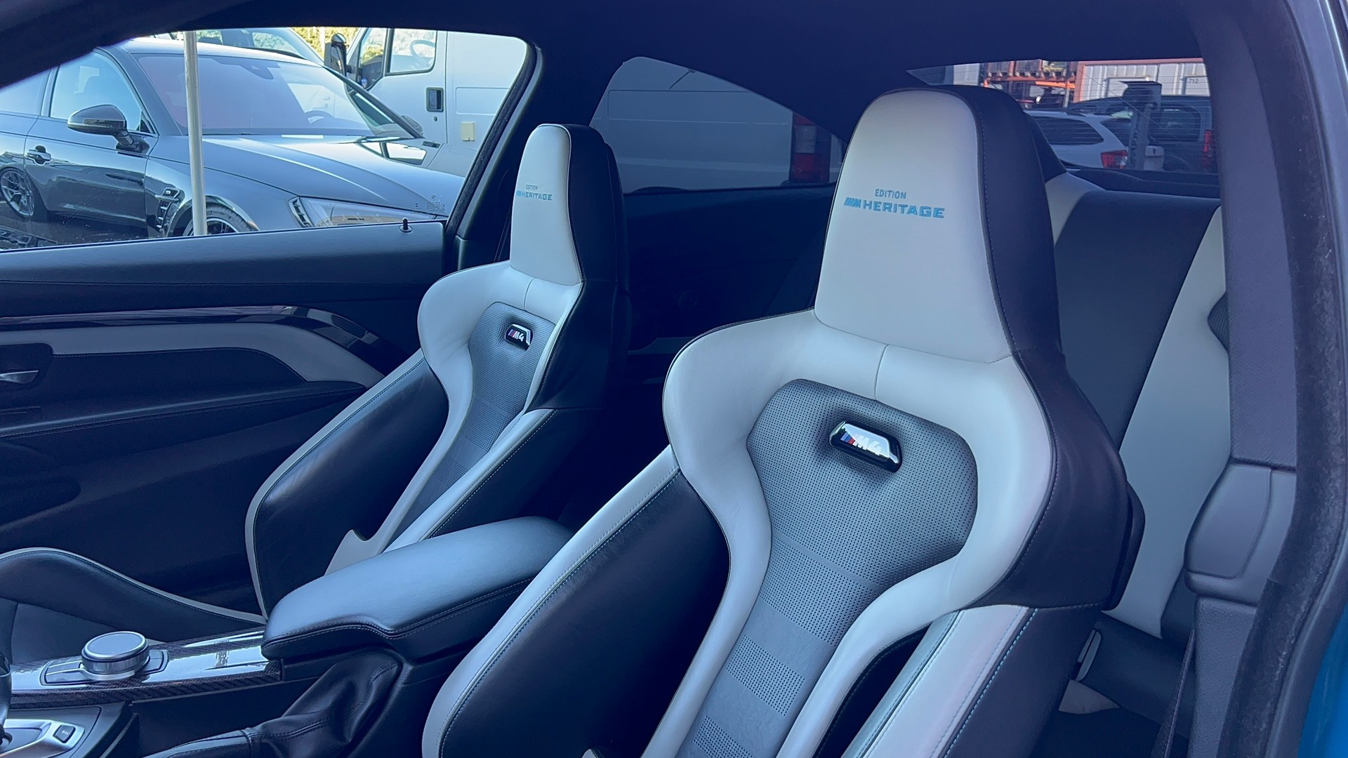 BMW M4 Coupé HERITAGE Limited Edition DKG-image-6