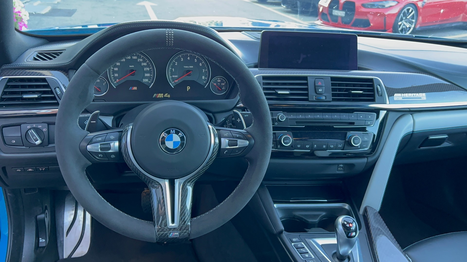 BMW M4 Coupé HERITAGE Limited Edition DKG-image-12
