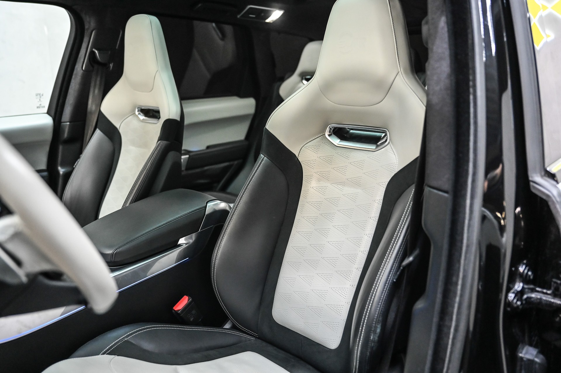 LAND ROVER Range Rover Sport 5.0 V8 SC SVR-image-16