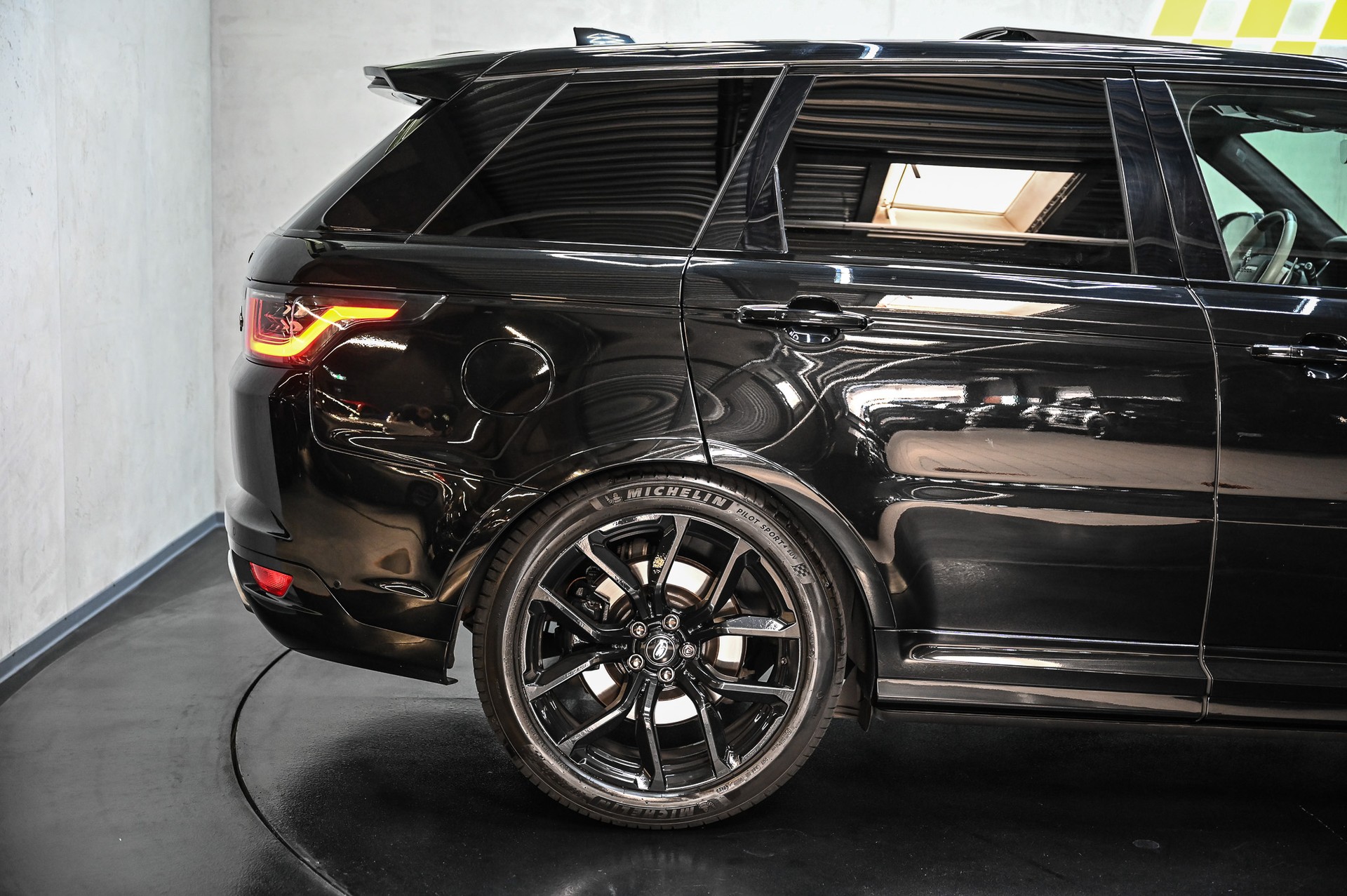 LAND ROVER Range Rover Sport 5.0 V8 SC SVR-image-12