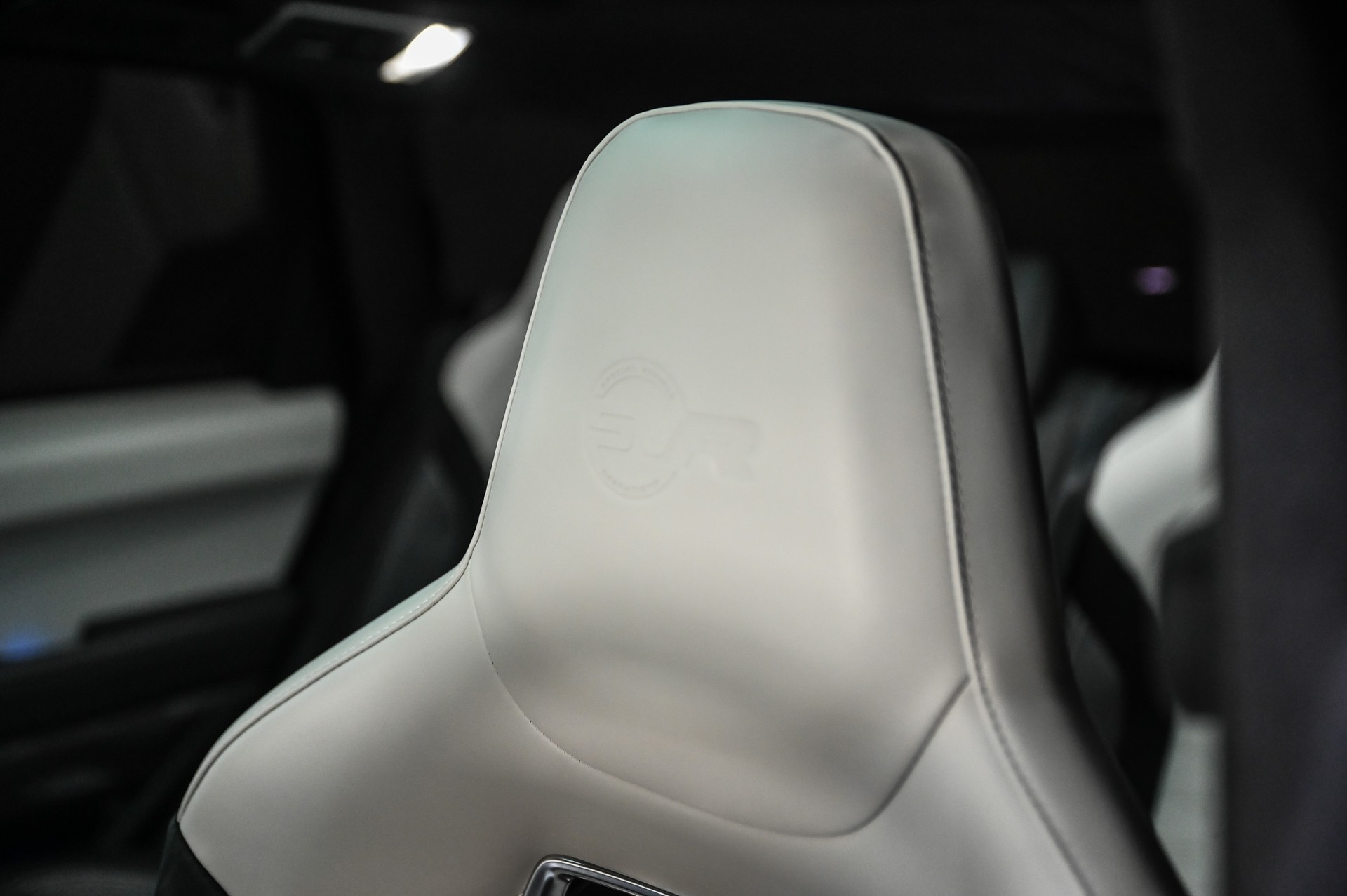 LAND ROVER Range Rover Sport 5.0 V8 SC SVR-image-17