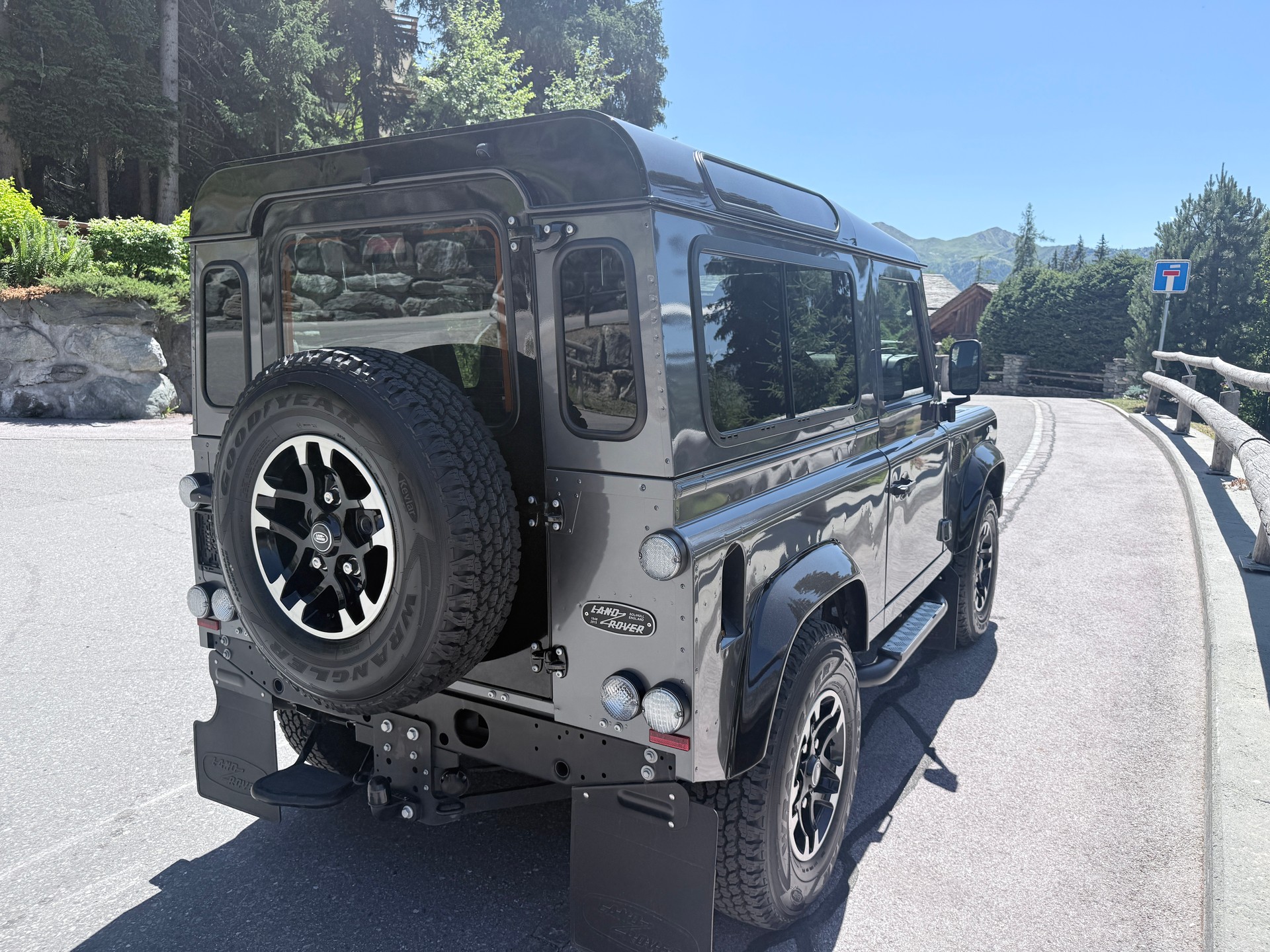 LAND ROVER Defender 90 2.2 TD4 Station Wagon Adventure-image-6