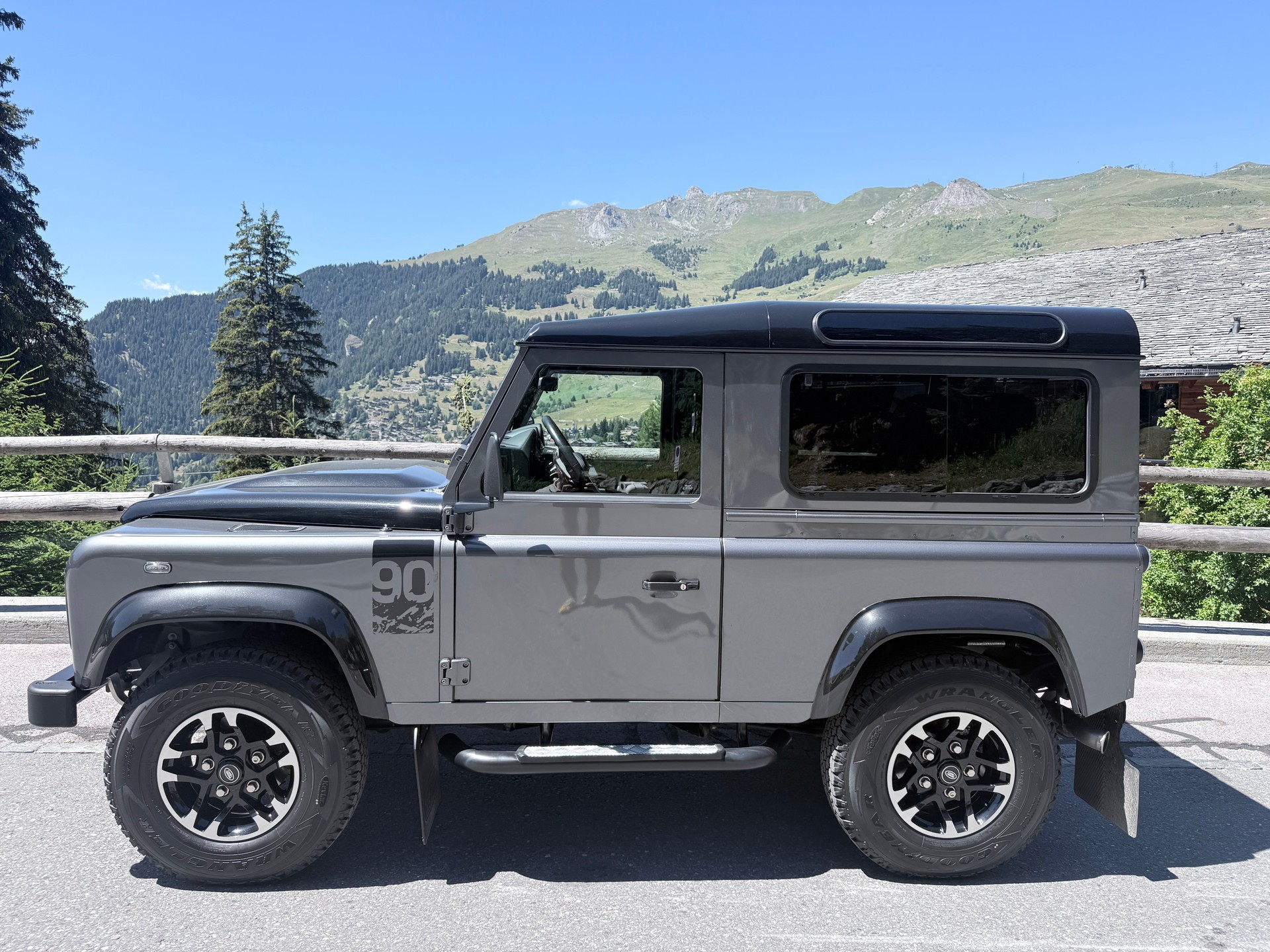 LAND ROVER Defender 90 2.2 TD4 Station Wagon Adventure-image-1