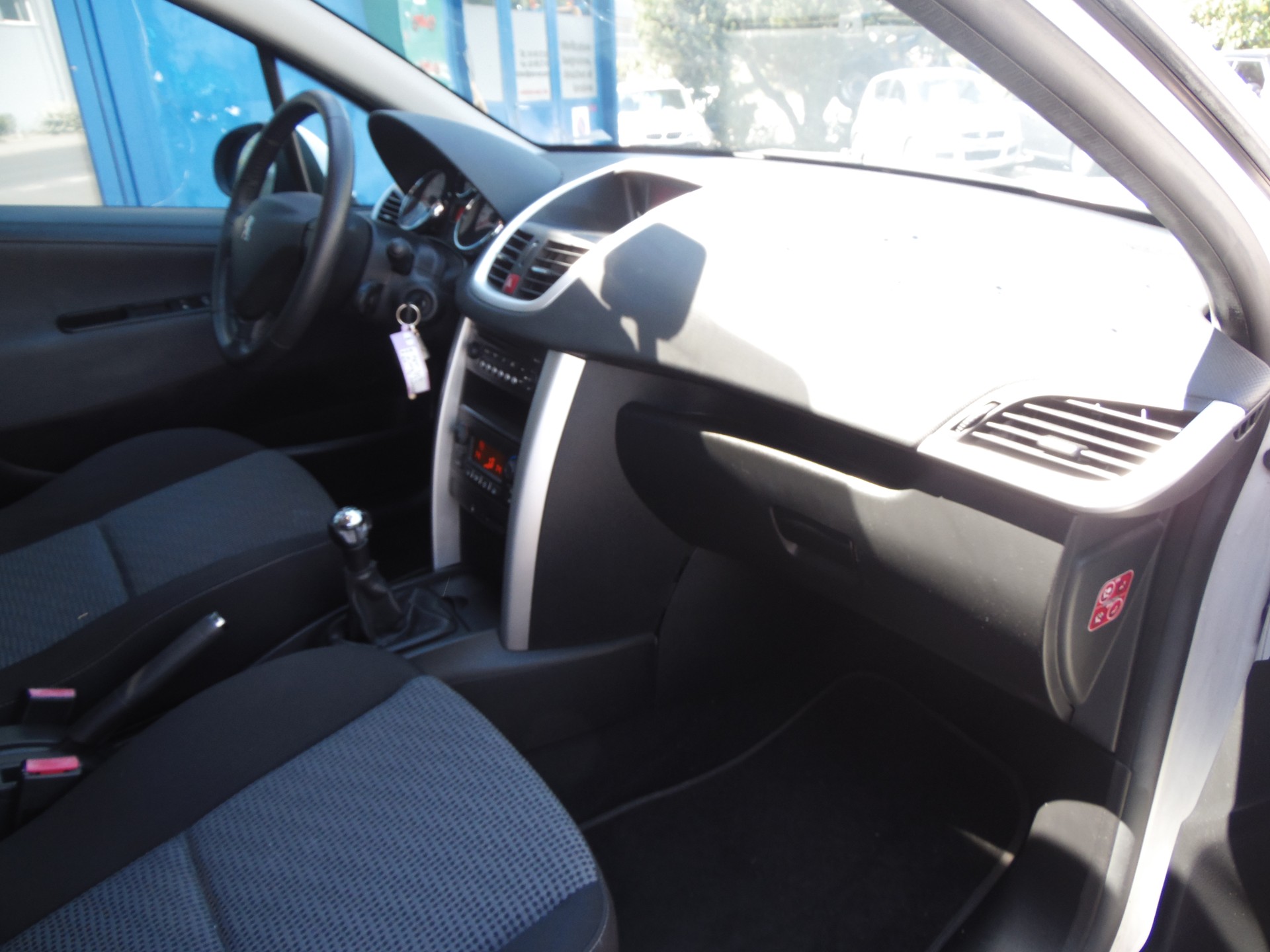 PEUGEOT 207 1.6 16V Trendy Clim-image-11