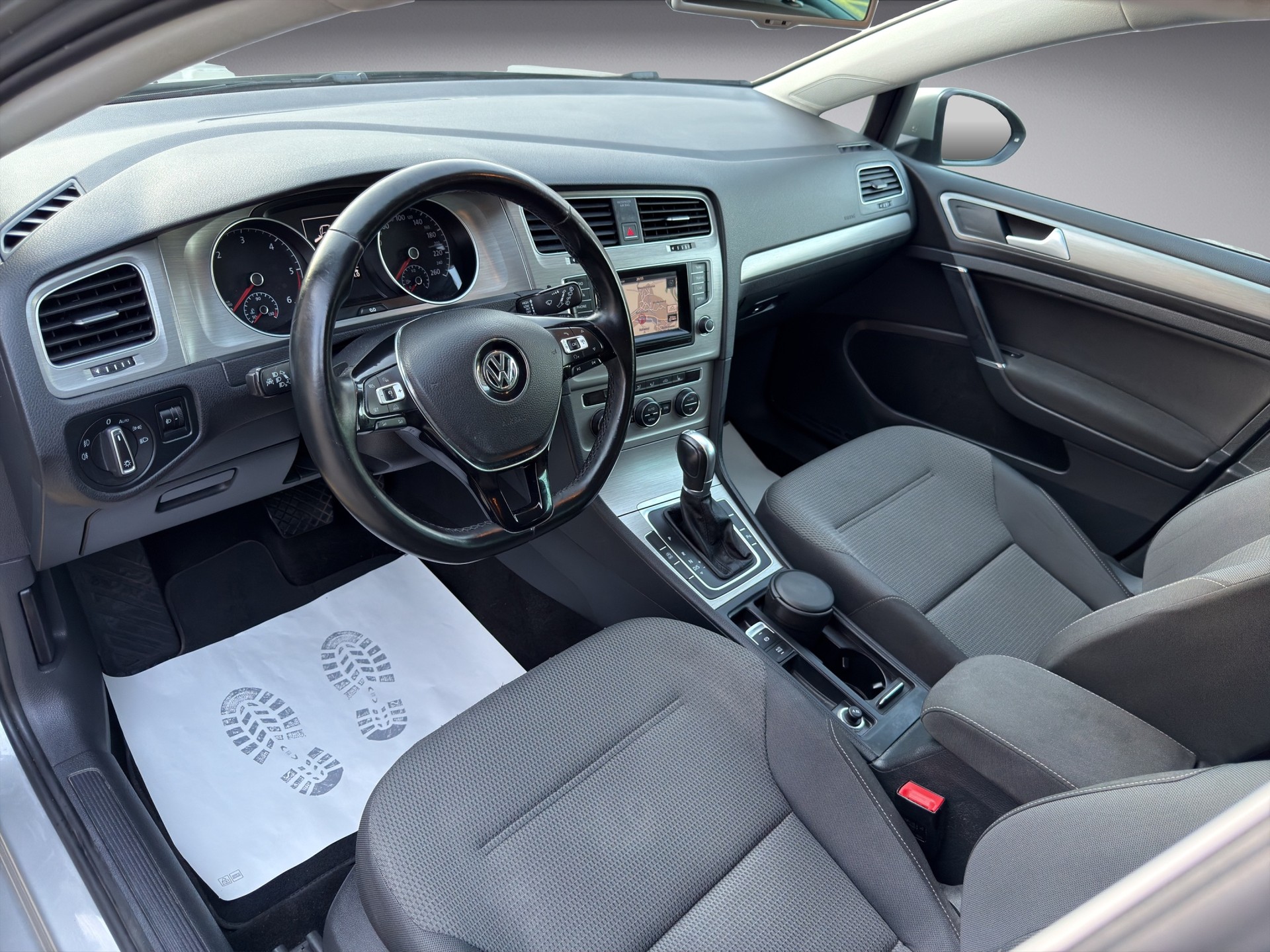 VW Golf Variant 1.6 TDI Comfortline DSG-image-11