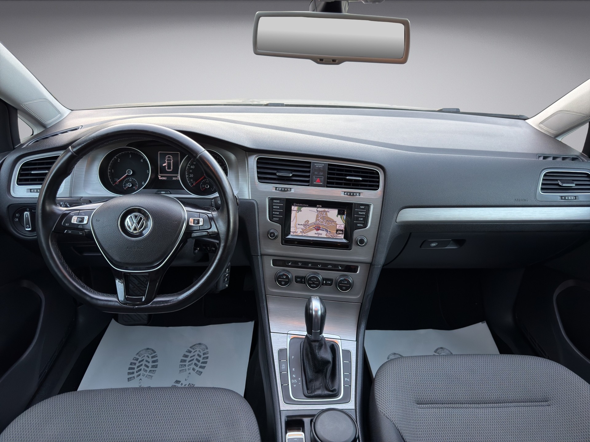 VW Golf Variant 1.6 TDI Comfortline DSG-image-8