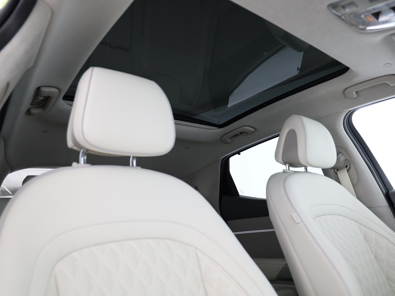 GENESIS GV60 77.4 kWh Sport AWD-image-5