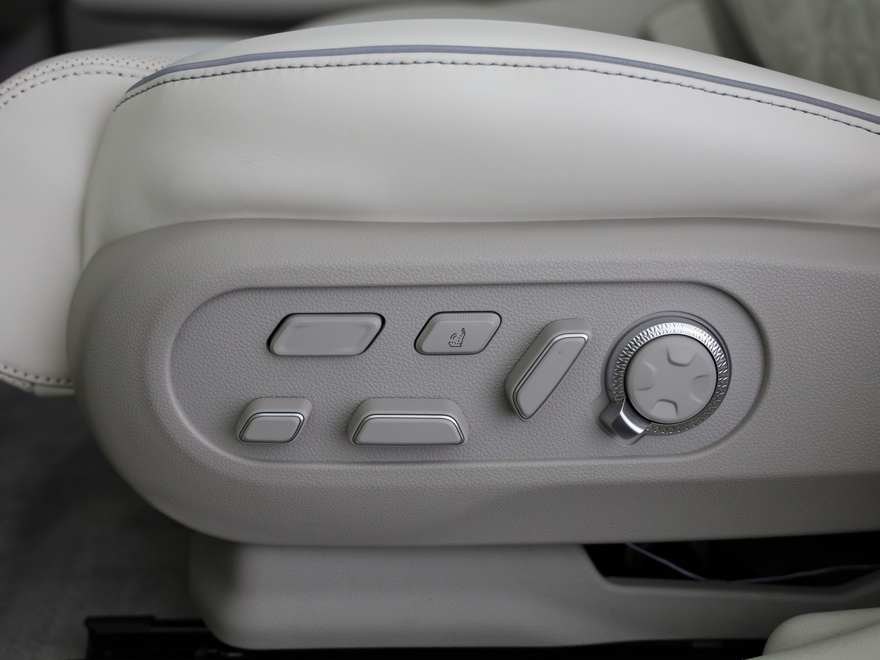 GENESIS GV60 77.4 kWh Sport AWD-image-10