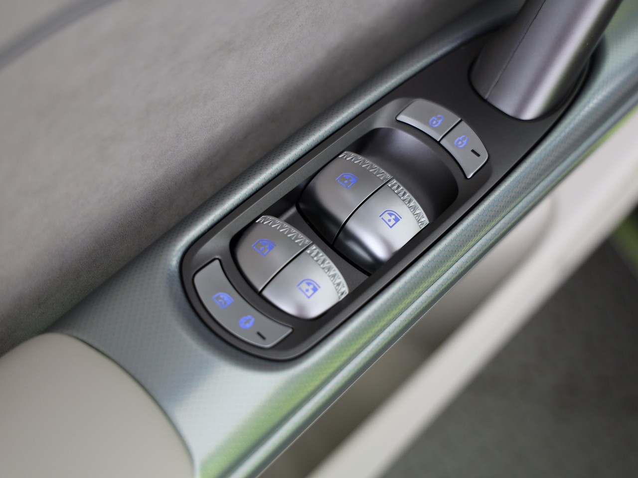GENESIS GV60 77.4 kWh Sport AWD-image-8