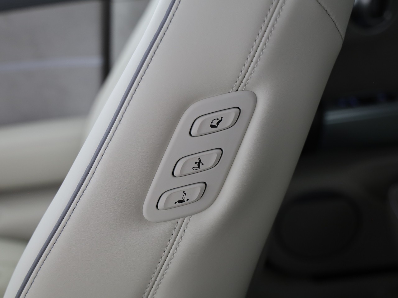 GENESIS GV60 77.4 kWh Sport AWD-image-11