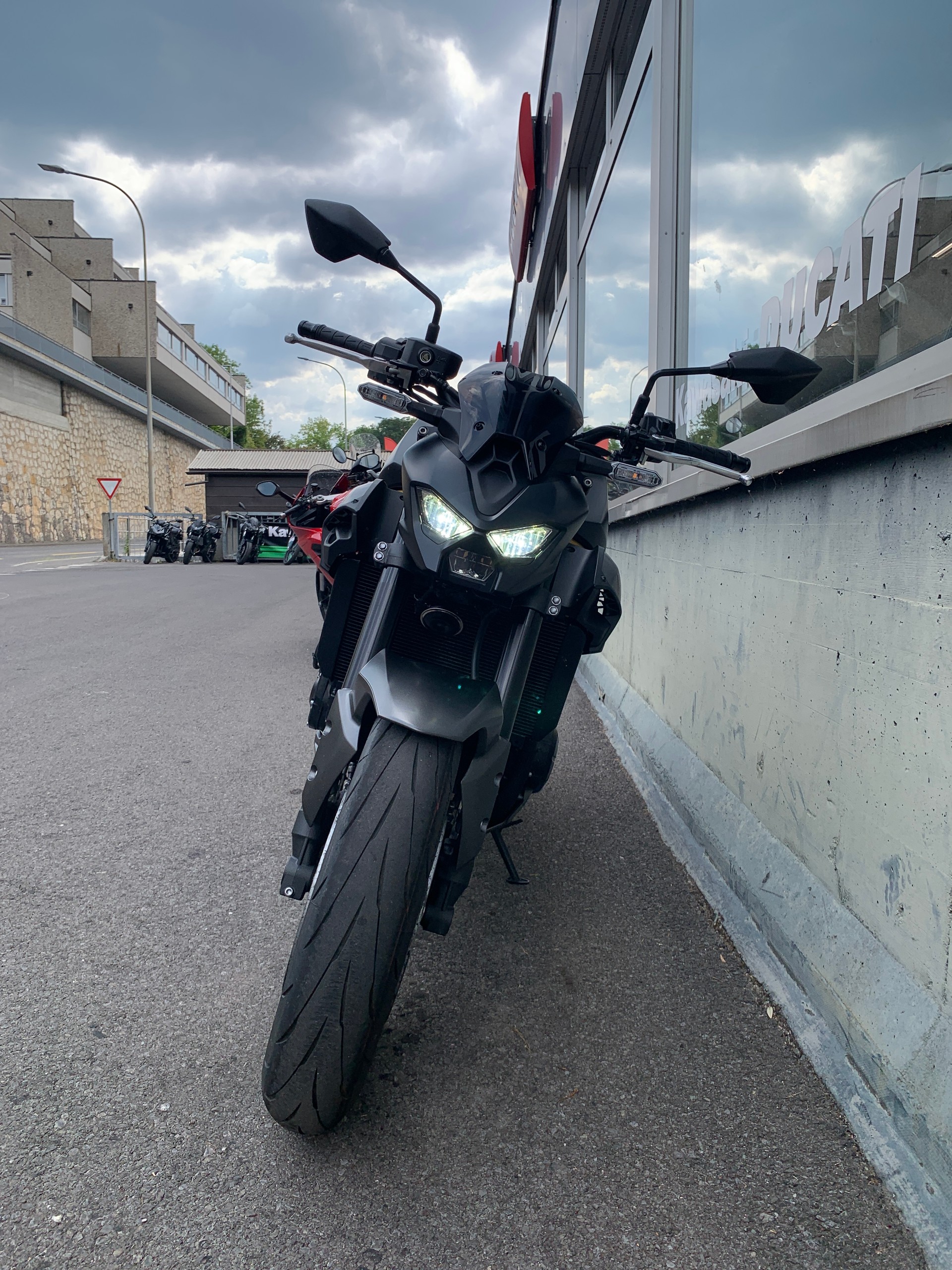 KAWASAKI Z 900 (70kW)-showroom-element-2