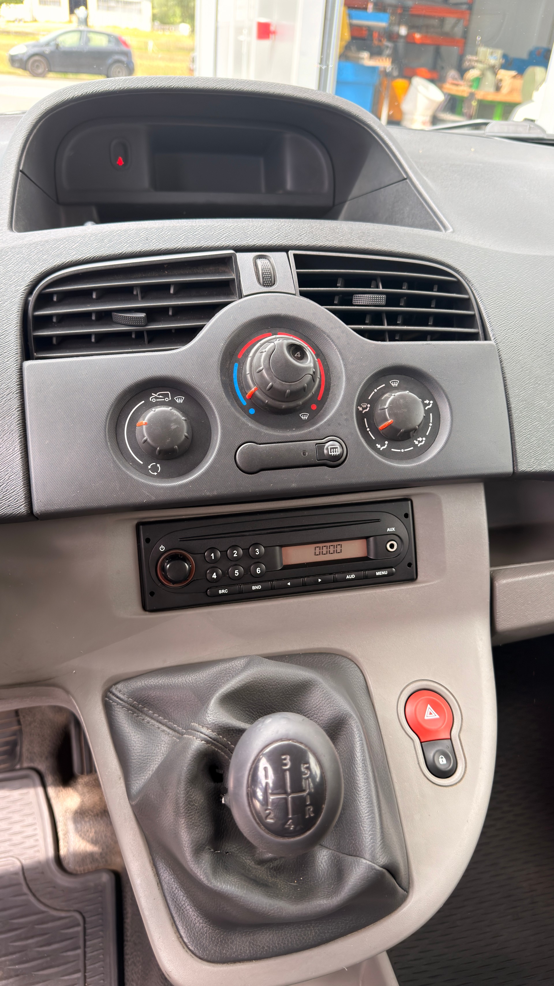 RENAULT Kangoo dCi 85-image-8