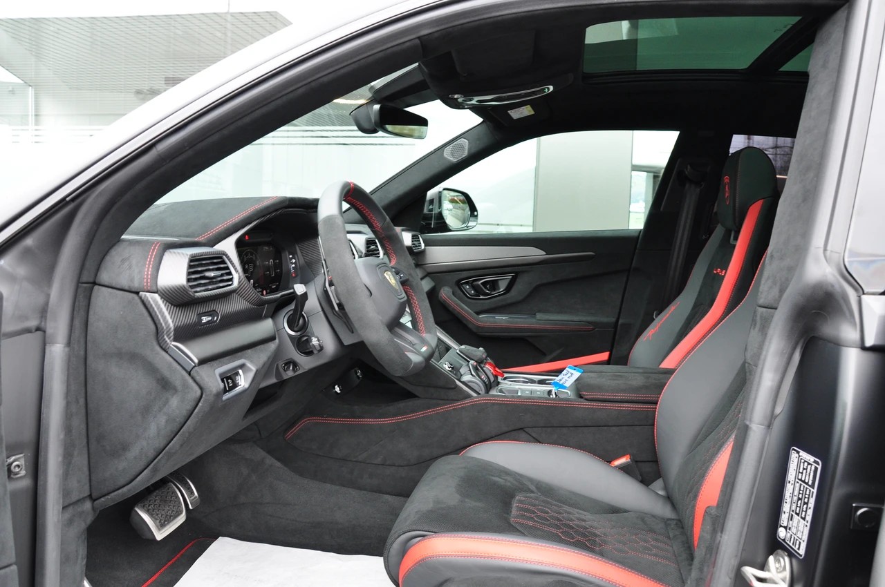LAMBORGHINI Urus E-Gear PERFORMANTE-image-9