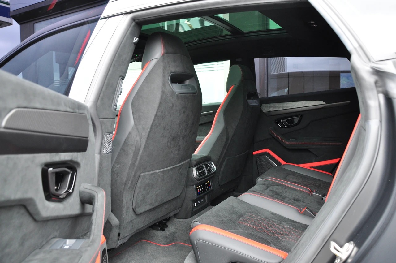 LAMBORGHINI Urus E-Gear PERFORMANTE-image-11