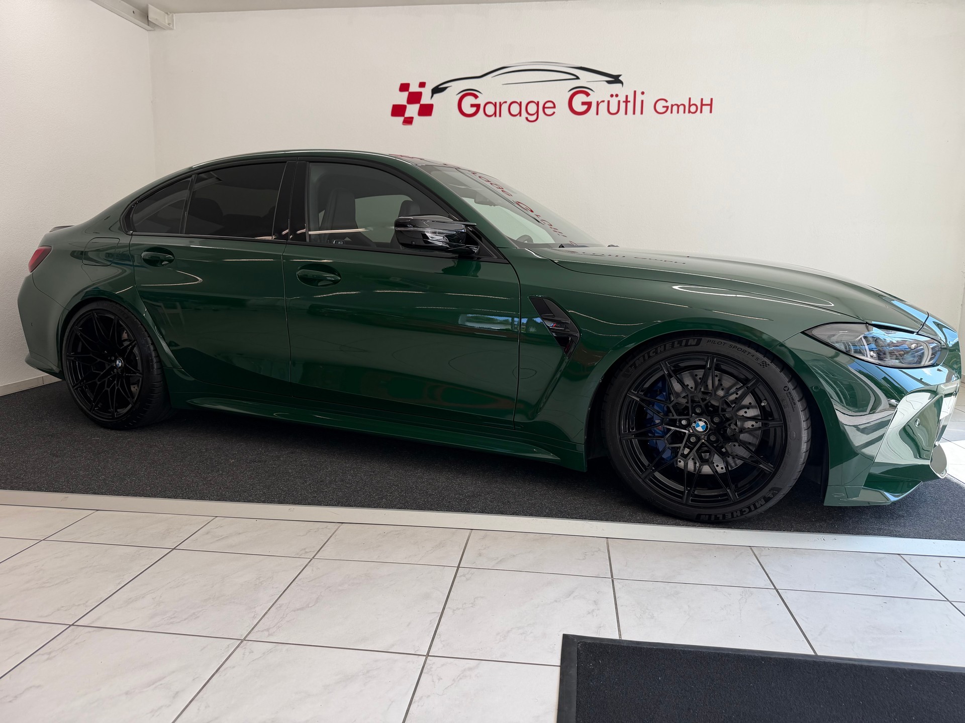 BMW M3 Competition xDrive-showroom-element-1