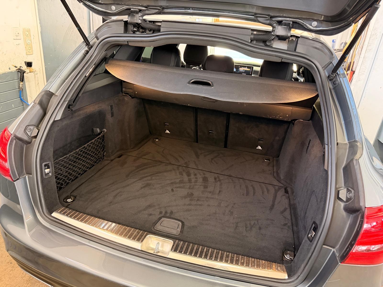 MERCEDES-BENZ C 220 d AMG Line 4Matic 9G-Tronic-image-10