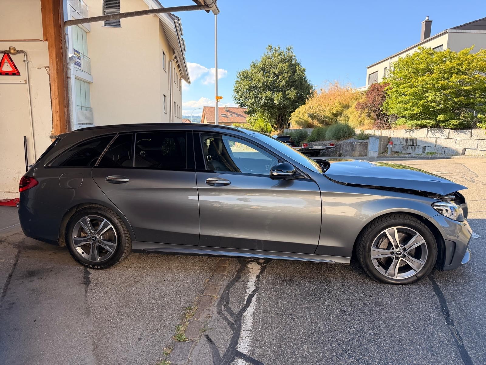 MERCEDES-BENZ C 220 d AMG Line 4Matic 9G-Tronic-image-2