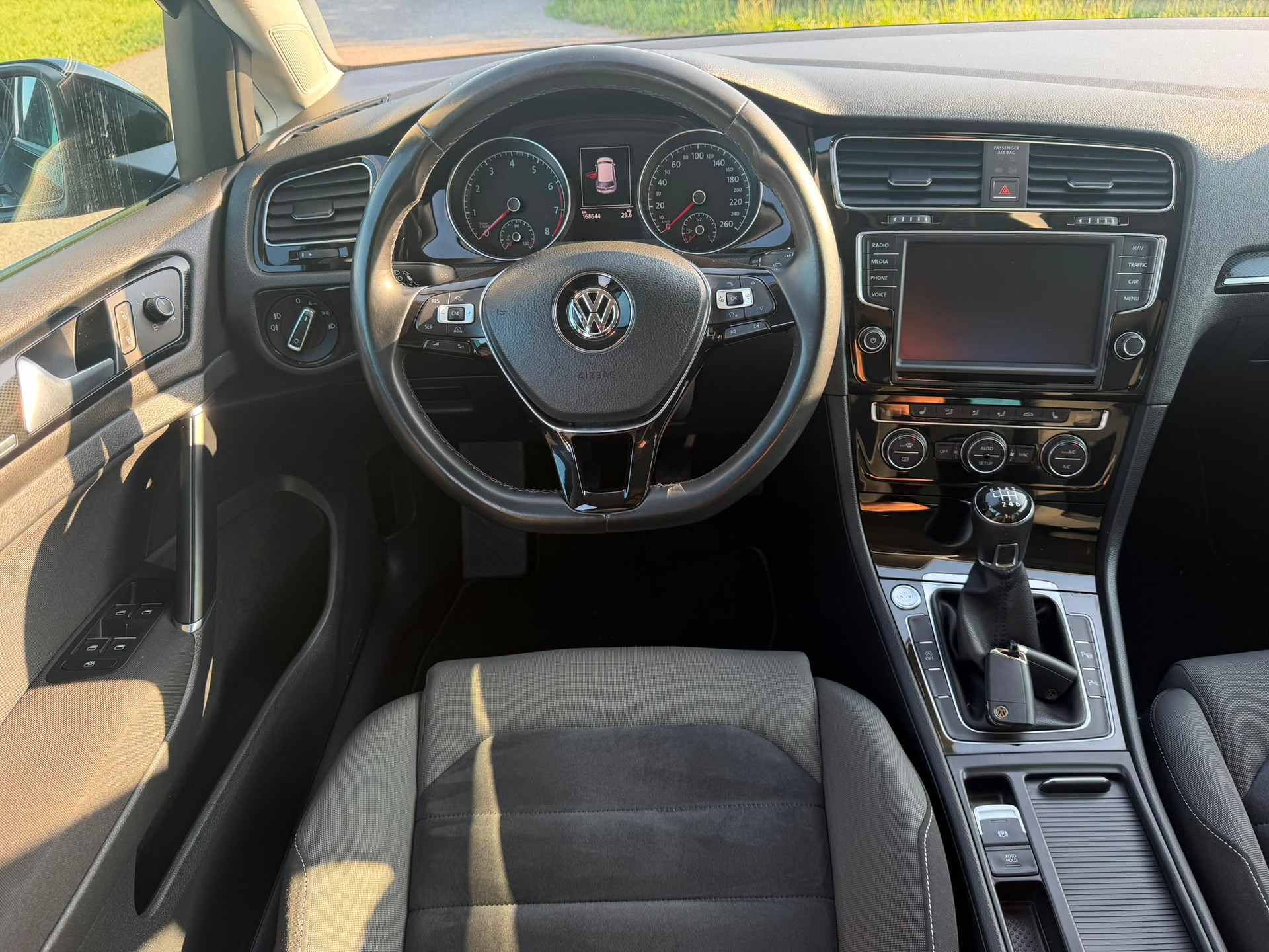 VW Golf 1.4 TSI Highline-image-12