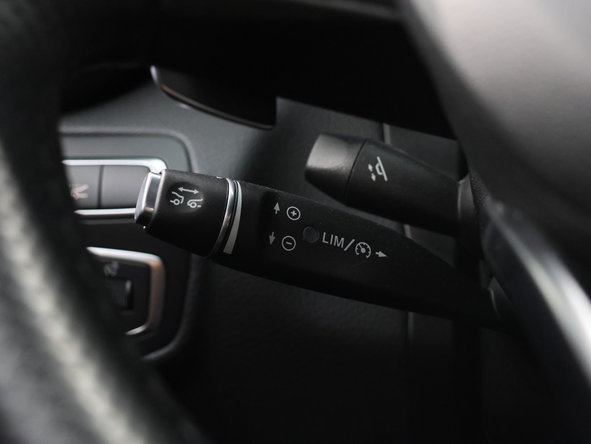 MERCEDES-BENZ GLC 43 AMG 4Matic 9G-Tronic *Burmester* *Sitzheizung*Panoramadach**-image-28