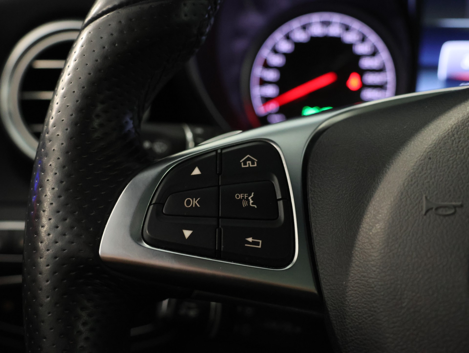 MERCEDES-BENZ GLC 43 AMG 4Matic 9G-Tronic *Burmester* *Sitzheizung*Panoramadach**-image-26