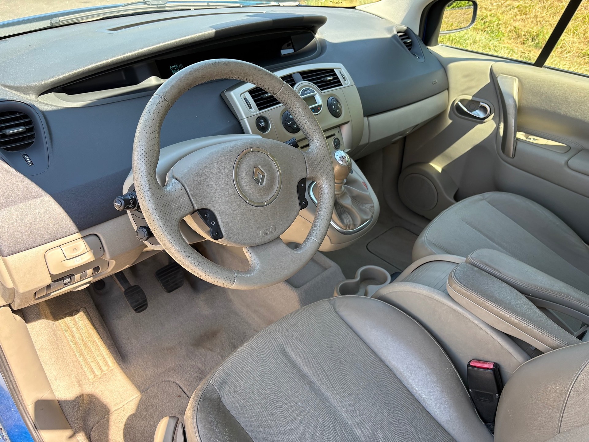 RENAULT Grand Scénic 2.0 16V Expression-image-6