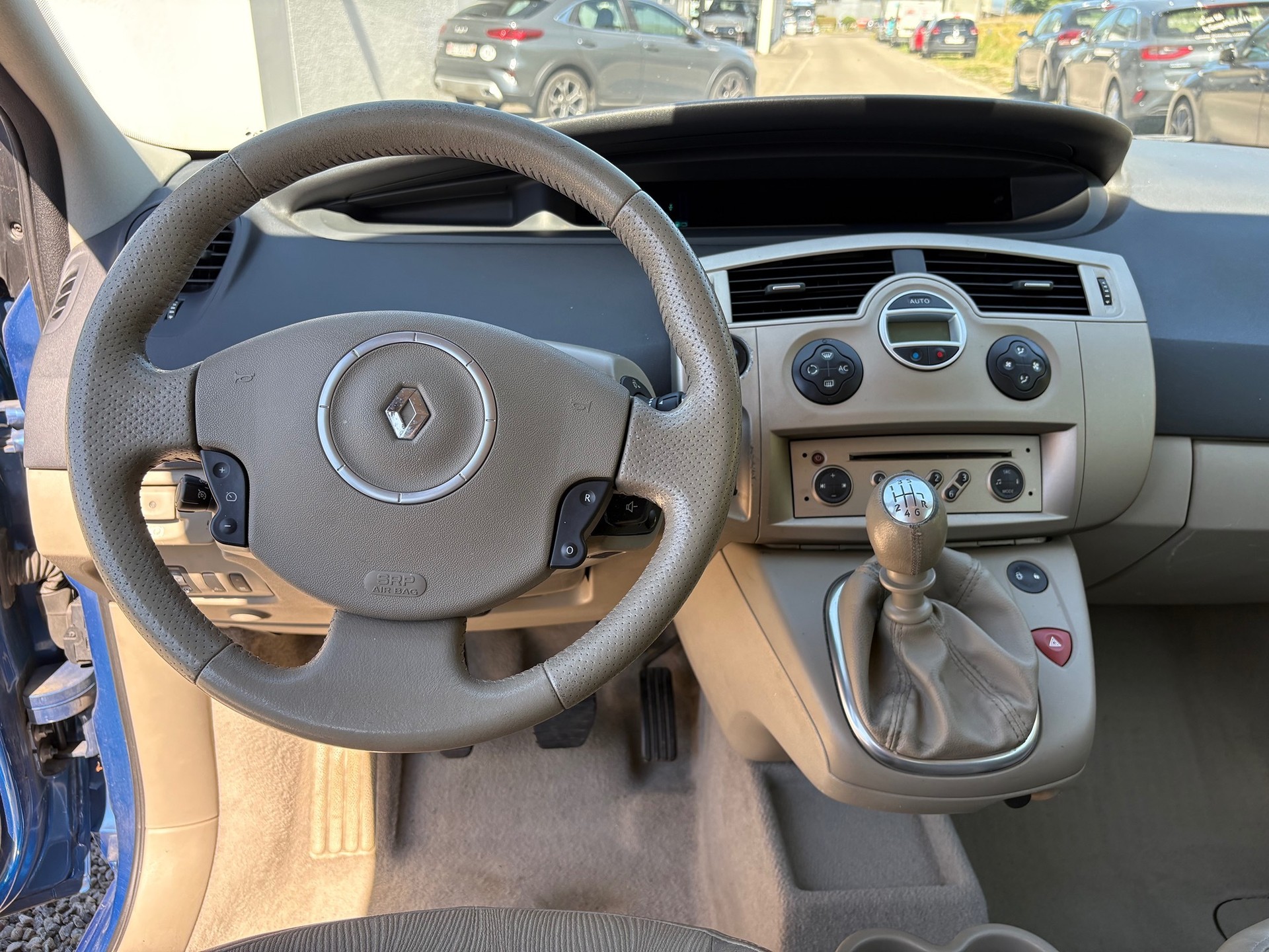 RENAULT Grand Scénic 2.0 16V Expression-image-7