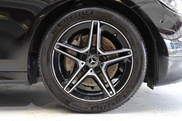MERCEDES-BENZ E 220 d Swiss Star 4Matic-image-12