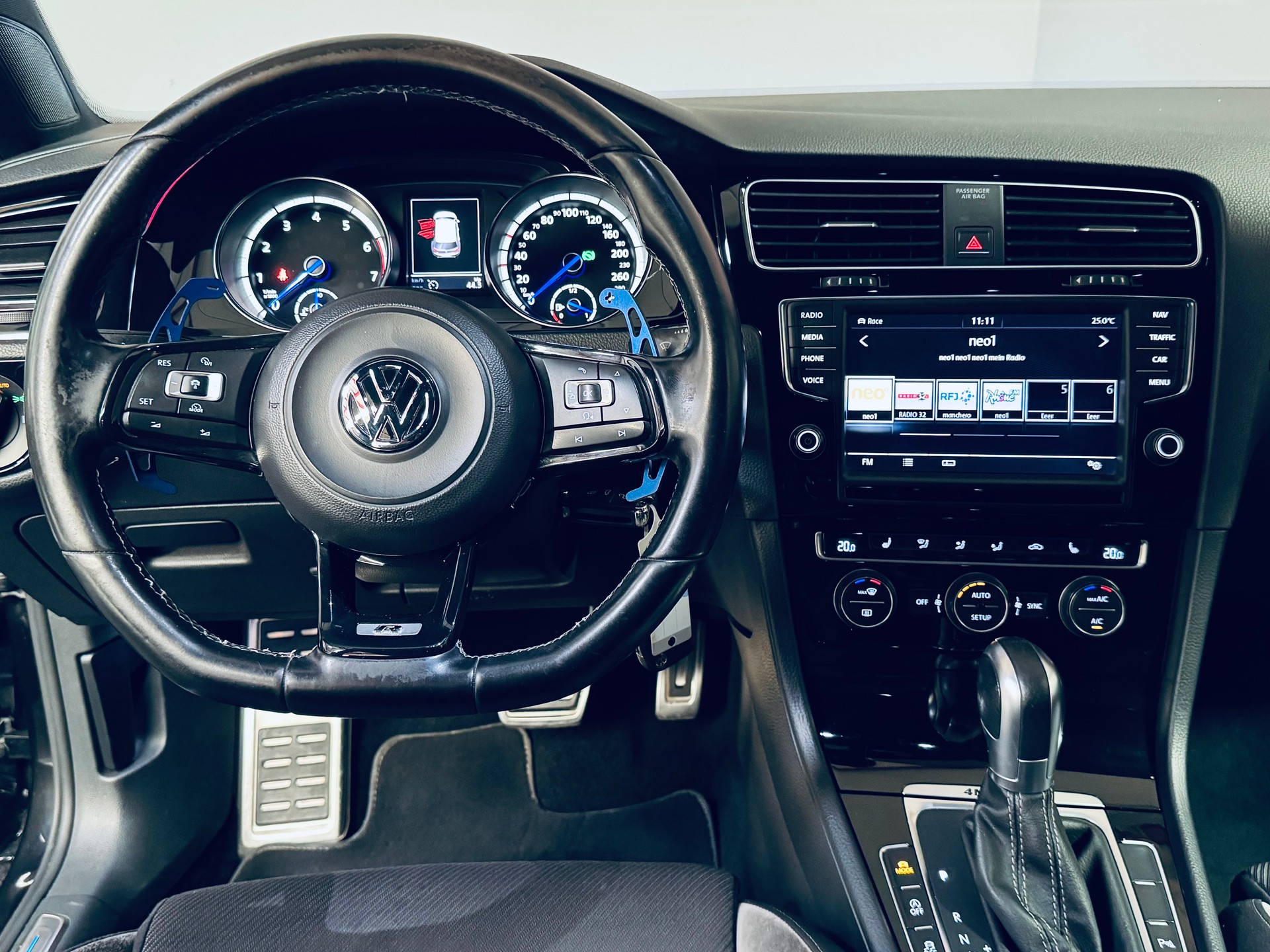 VW Golf 2.0 TSI R 4Motion DSG-image-14