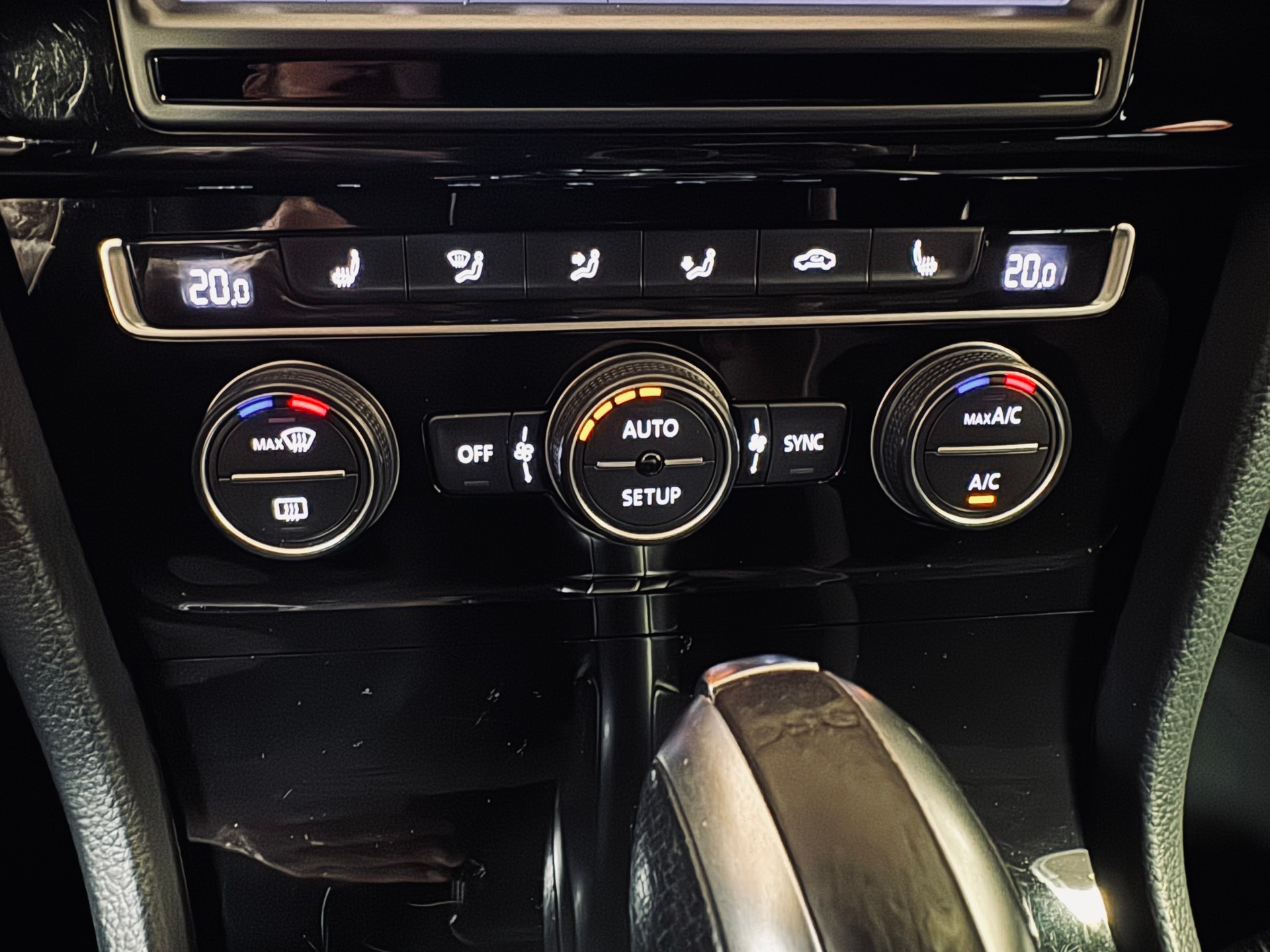 VW Golf 2.0 TSI R 4Motion DSG-image-22