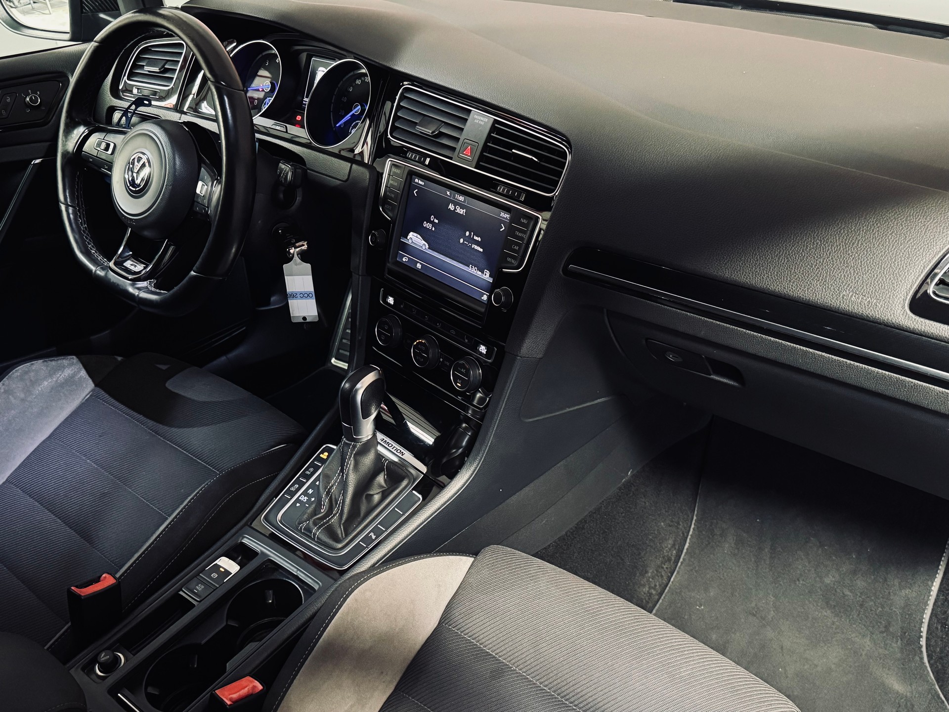 VW Golf 2.0 TSI R 4Motion DSG-image-15