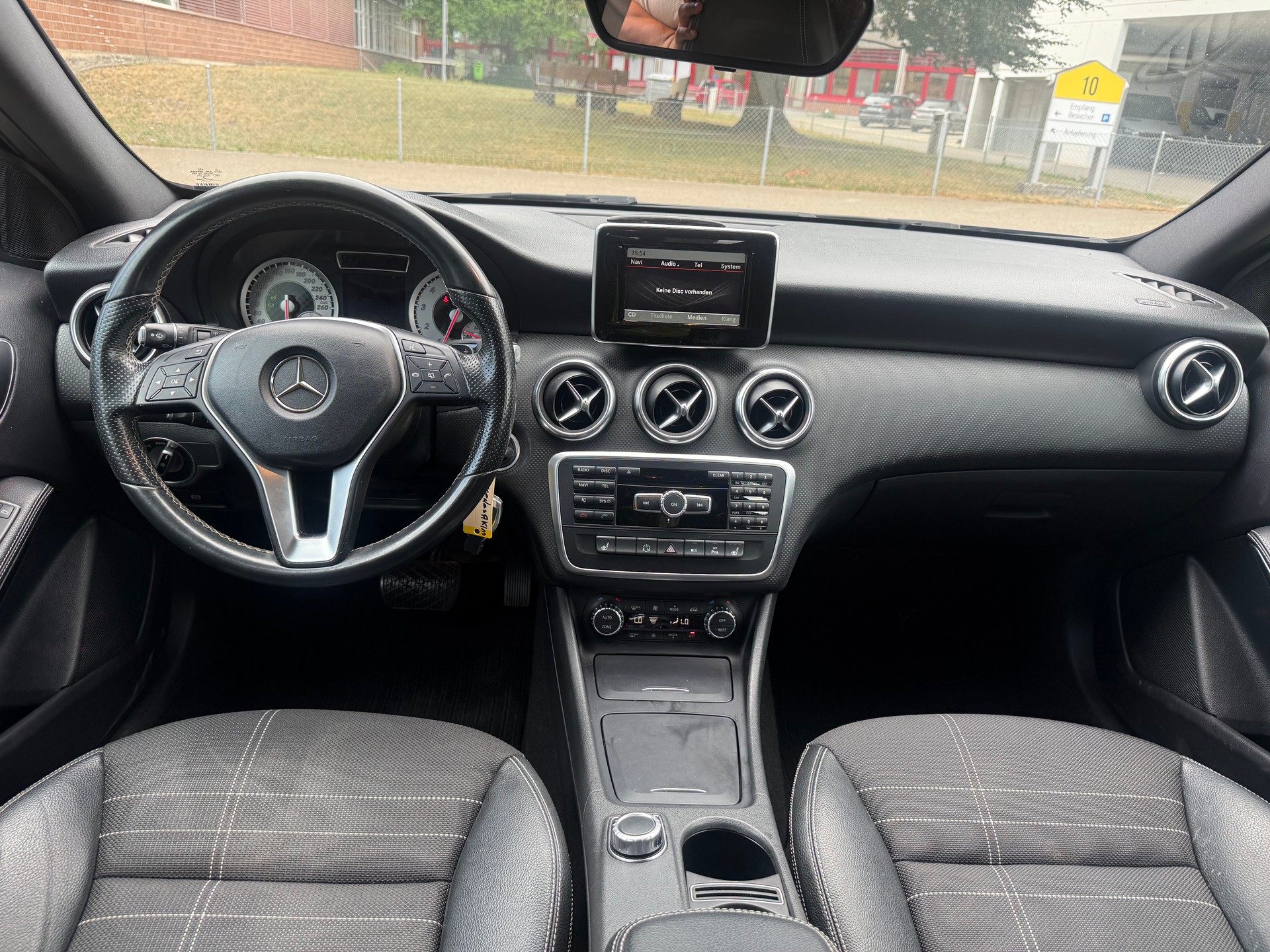 MERCEDES-BENZ A 180 Style 7G-DCT-image-8