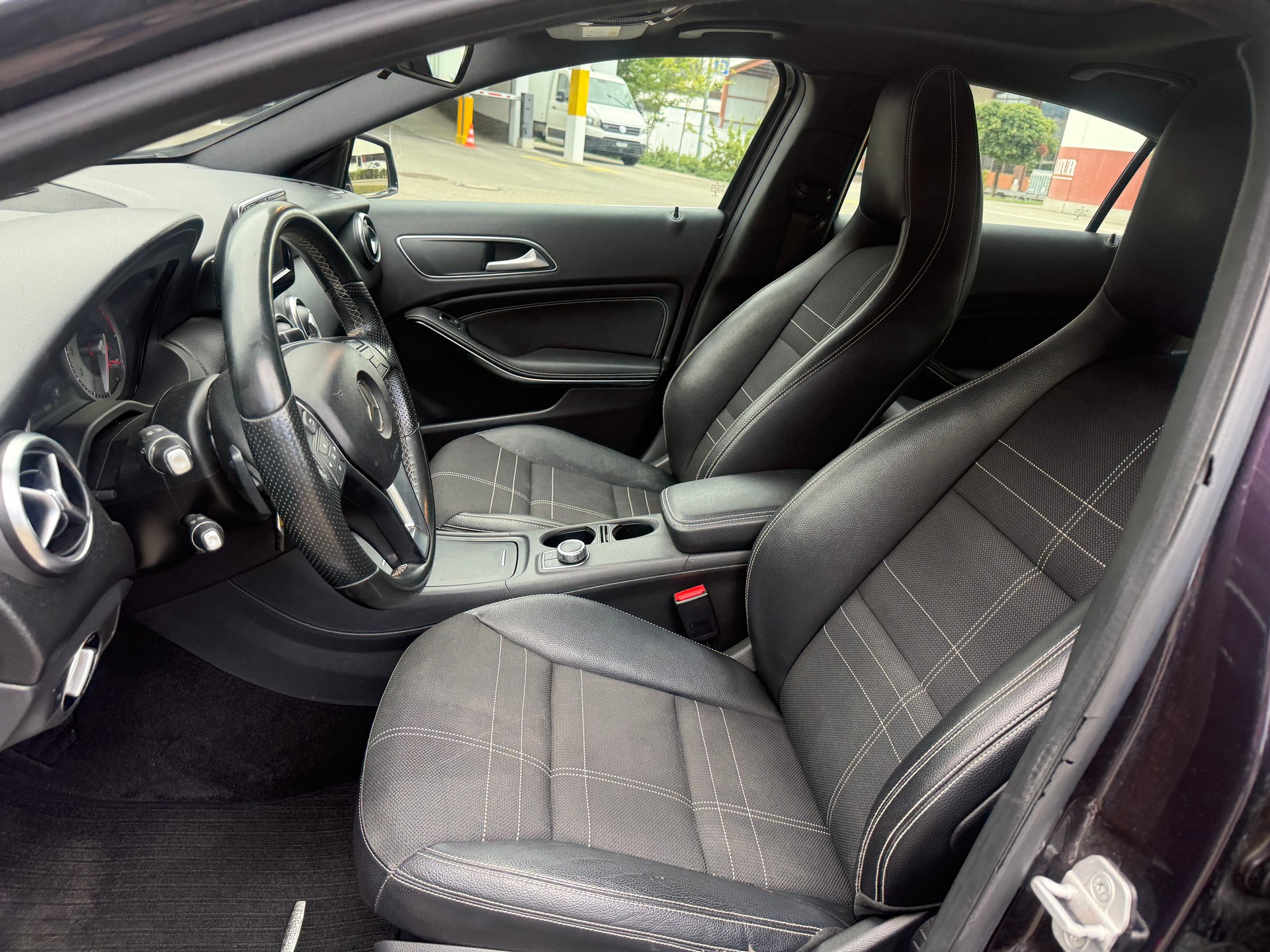 MERCEDES-BENZ A 180 Style 7G-DCT-image-6