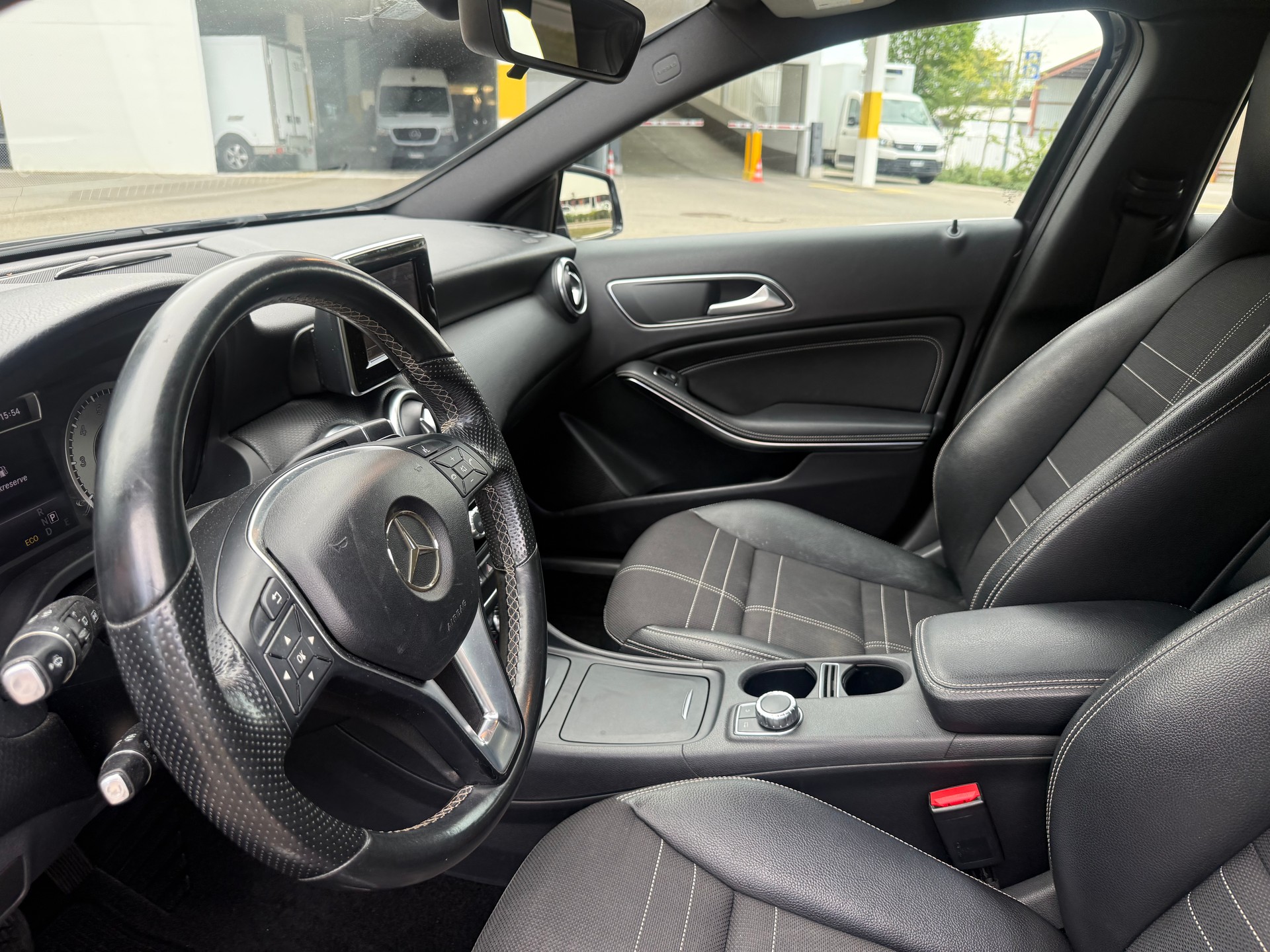 MERCEDES-BENZ A 180 Style 7G-DCT-image-7