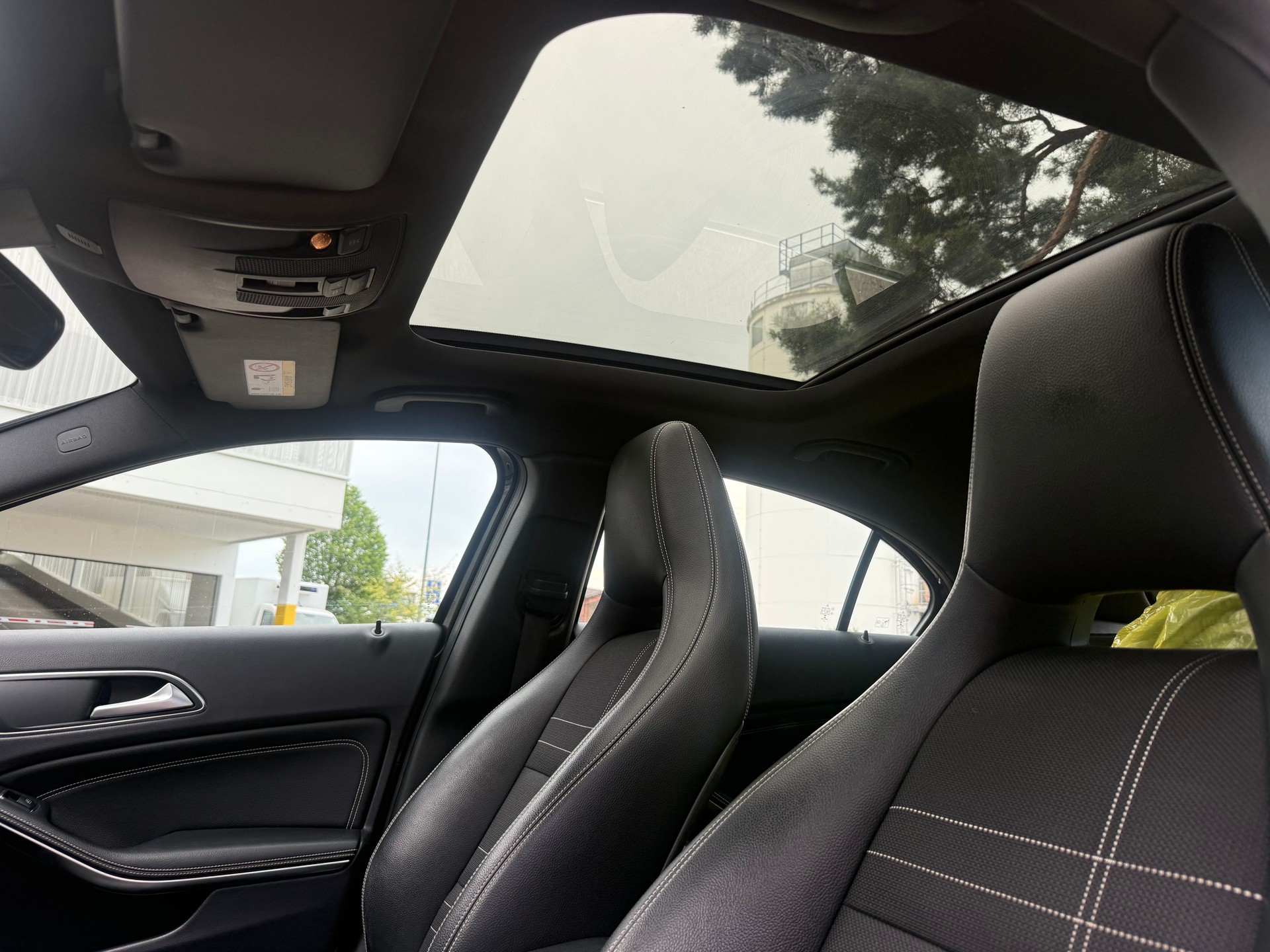 MERCEDES-BENZ A 180 Style 7G-DCT-image-9
