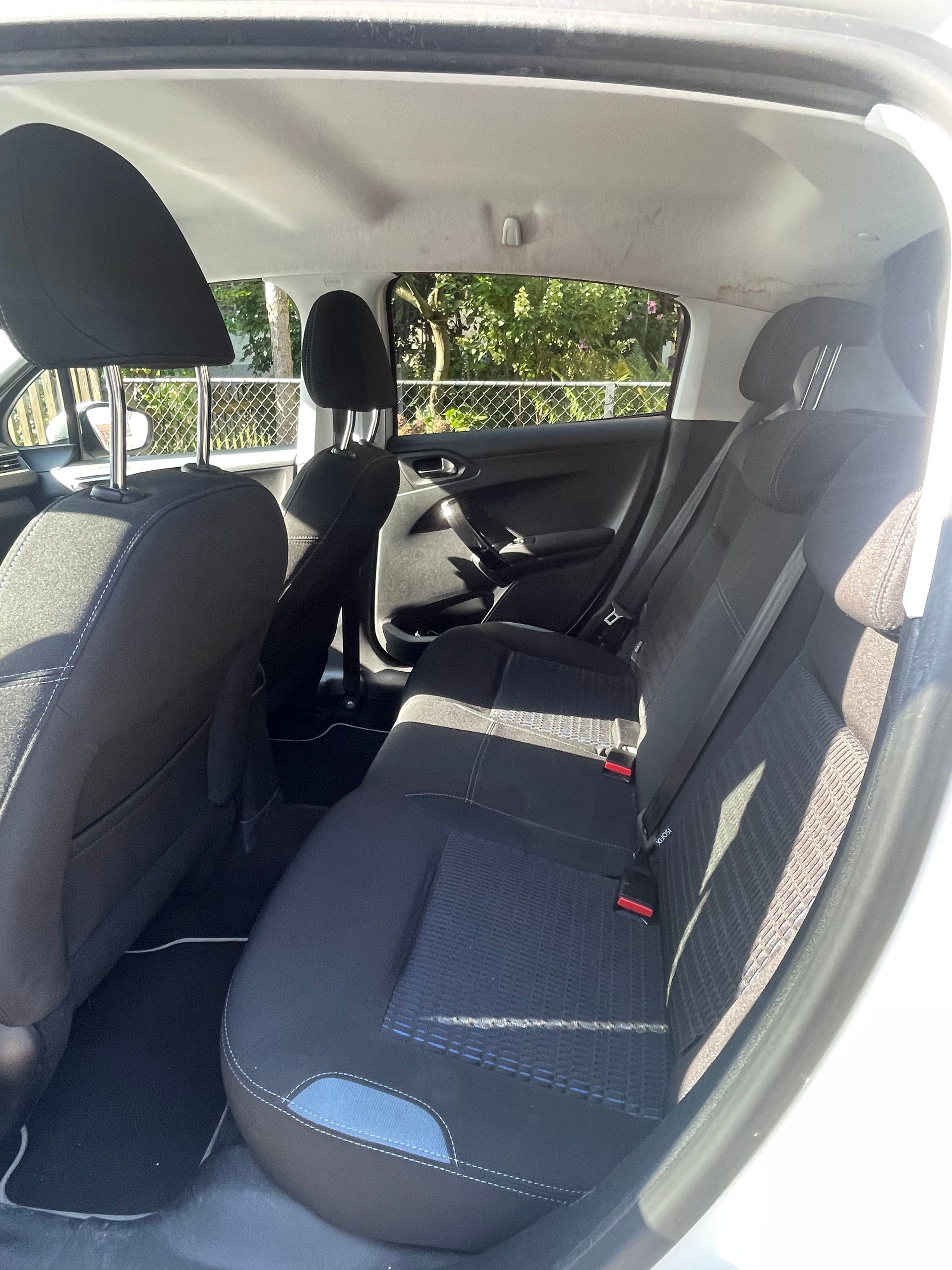 PEUGEOT 1.2 VTi Intuitive-image-5