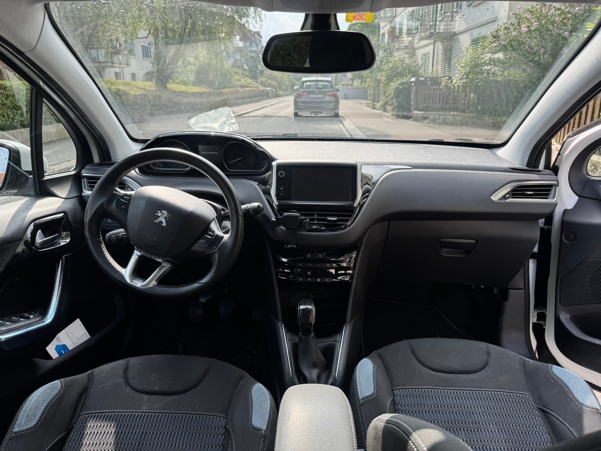 PEUGEOT 1.2 VTi Intuitive-image-4