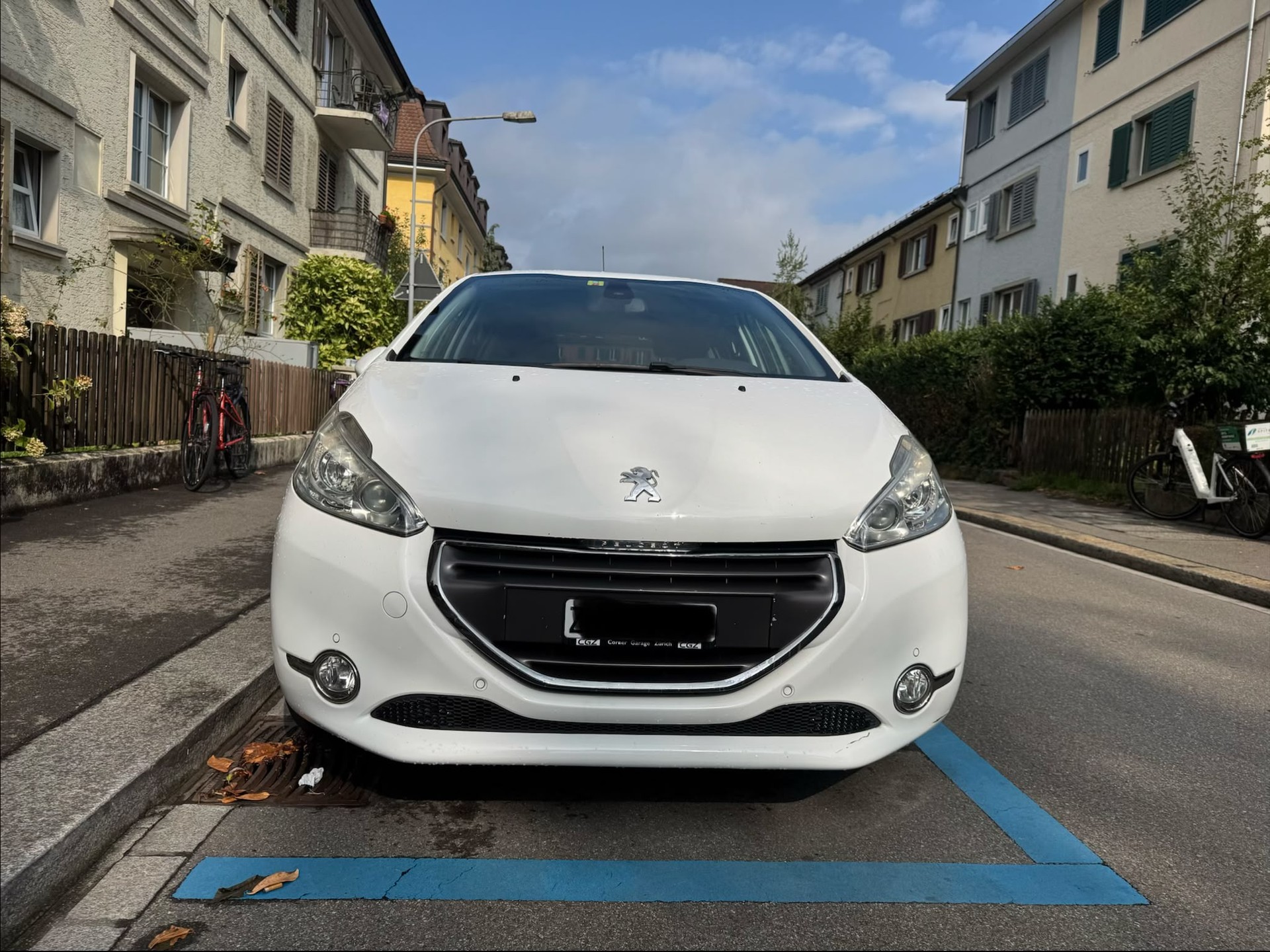 PEUGEOT 1.2 VTi Intuitive-image-1